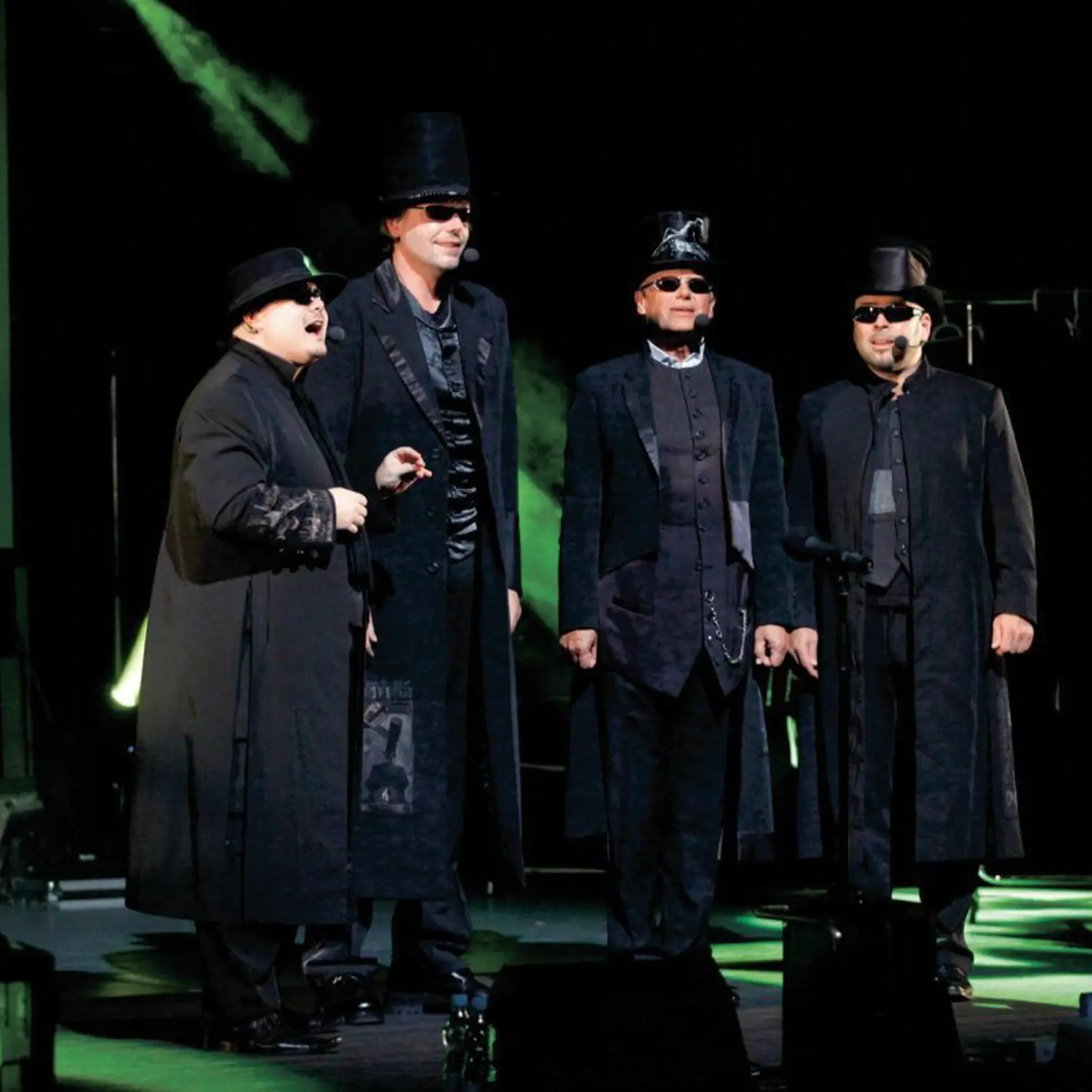4TET pôvodne vznikol len ako zoskupenie na niekoľko vystúpení.