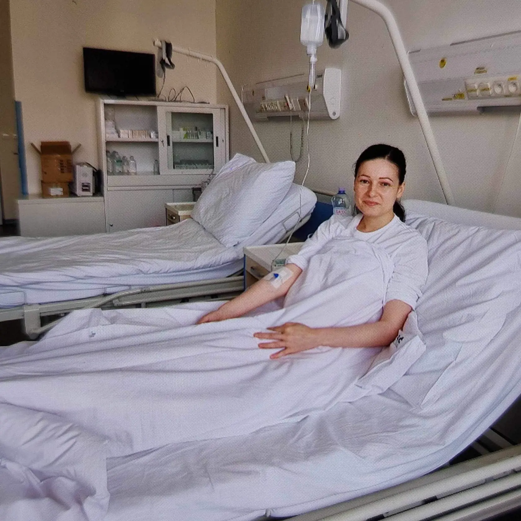 Počas tejto pomoci však zažila aj prejavy šikany a rasizmu.