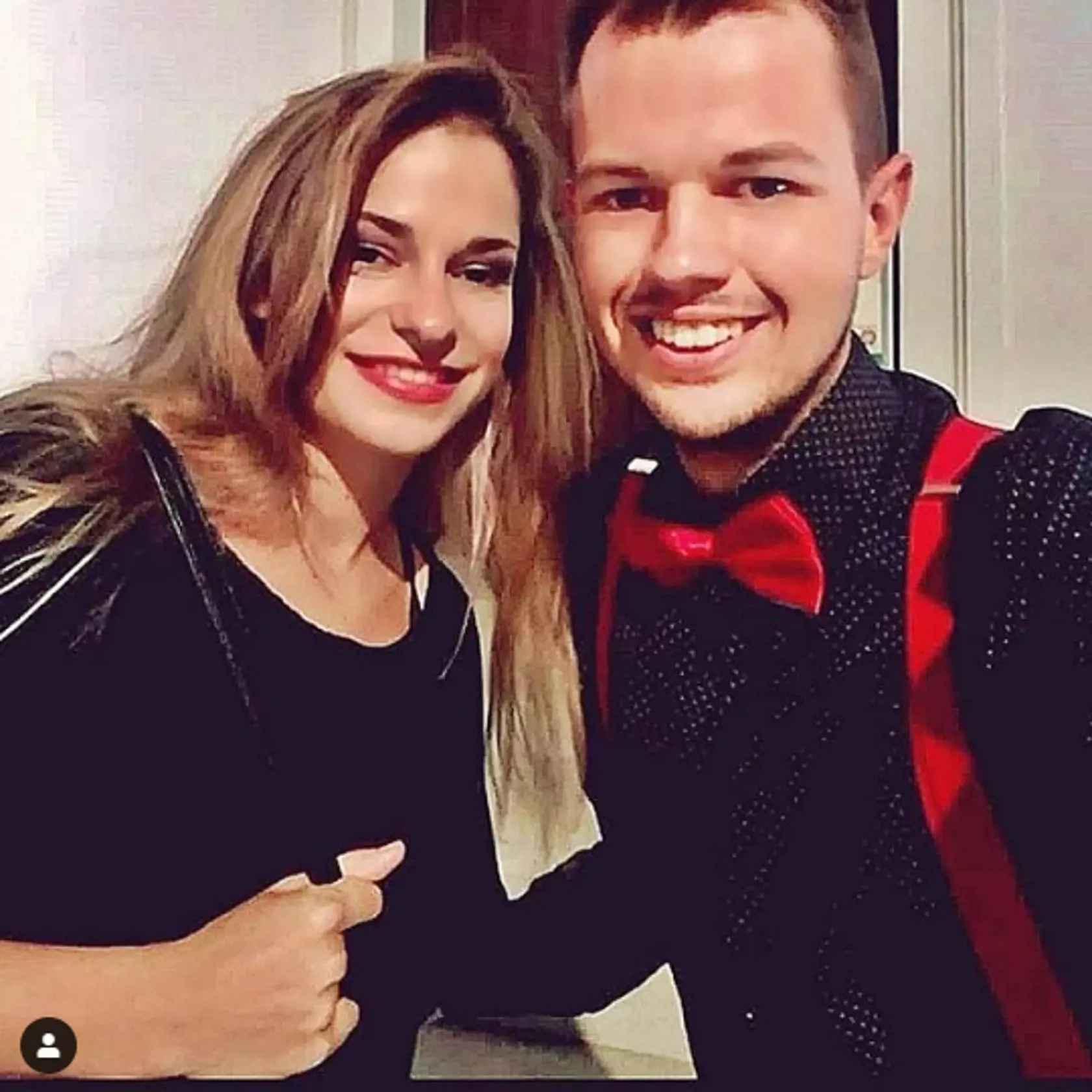 Monika na zábere s fanúšikom po predstavení.