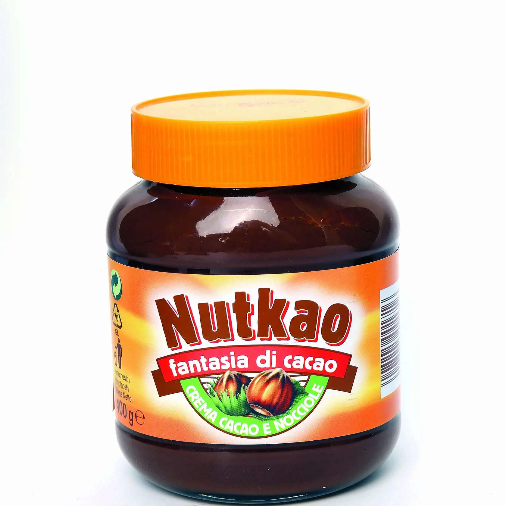 Crema cacao e nocciole
Nutkao, 400 g
Krajina pôvodu/ Taliansko
Zloženie/ cukor, palmový a repkový olej, lieskové orechy 13 %, odtučnený kakaový prášok 7 %, odstredené sušené mlieko 4 %, sušená srvátka, laktóza, slnečnicový lecitín, aróma 
Energia v 100 g/ 2 232 kJ Bielkoviny/ 4,1 g Sacharidy/ 65 g Tuky/ 28 g
Redakcia hodnotí: Najsvetlejšia a najredšia nátierka jemne vonia kakaom, oriešky takmer necítiť. Hladký krém je príliš sladký, chuť kakaa aj lieskovcov je v porovnaní s ostatnými tromi 