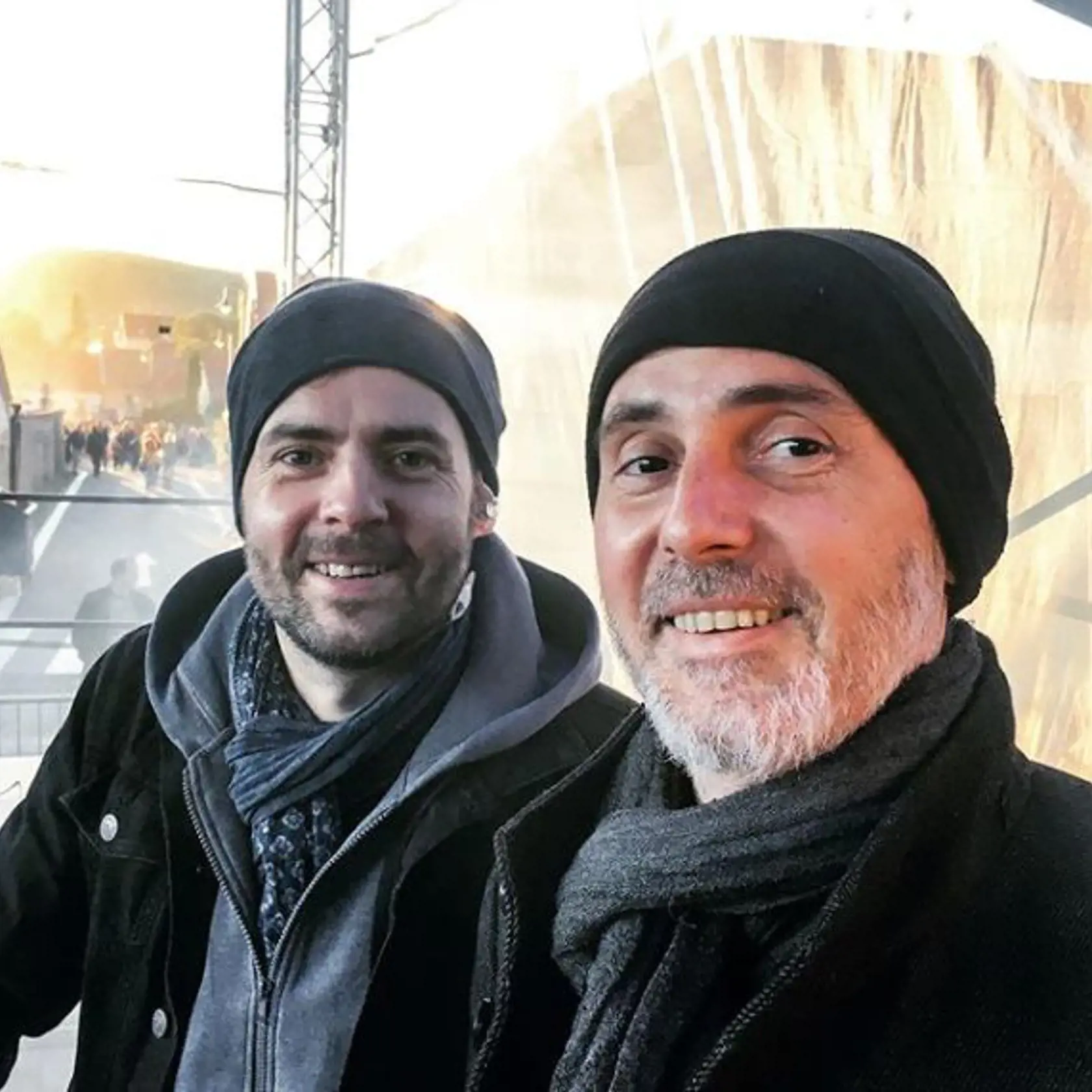 Spevák Šarkan: Peťko, Ďuďko môj kamarát. Až teraz, hodiny po tom, ako mi zazvonil telefón a dozvedel som sa tu smutnú správu, vlastne až teraz, keď čítam všetky tie kondolenčné správy a statusy, si začínam uvedomovať, že je to celé naozaj, že si nám odišiel a už sa neuvidíme.