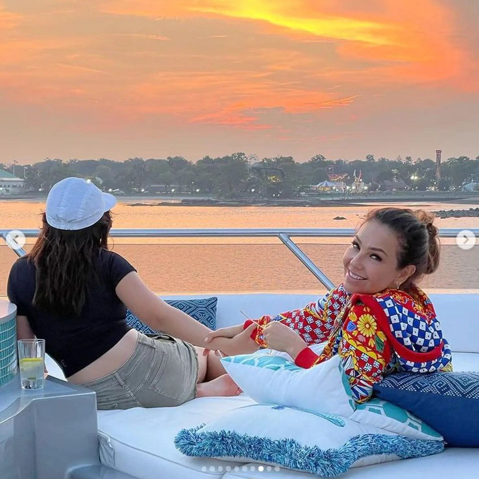 Thalía oslávila 50 rokov, ale vyzerá skôr ako sladká tridsiatnička.