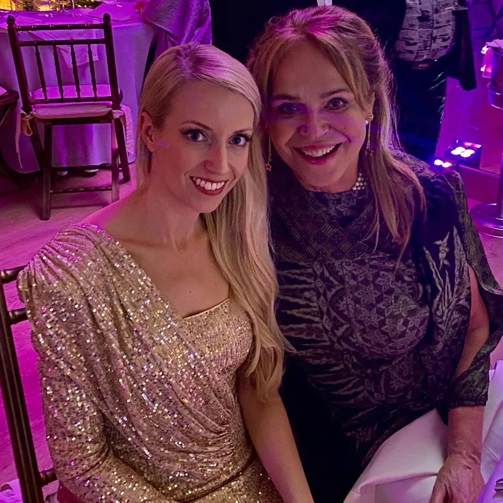 Na španielskom ostrove Tenerife, usporiadali Česko – Slovenský ples s mnohými celebritnými hosťami. Na piesne Michala Davida, či Petra Nagya sa tu zabávala Ivana Gottová, Dagmar Havlová, aj český milionár Richard Chlad so svojou partnerkou Annou Mariou.