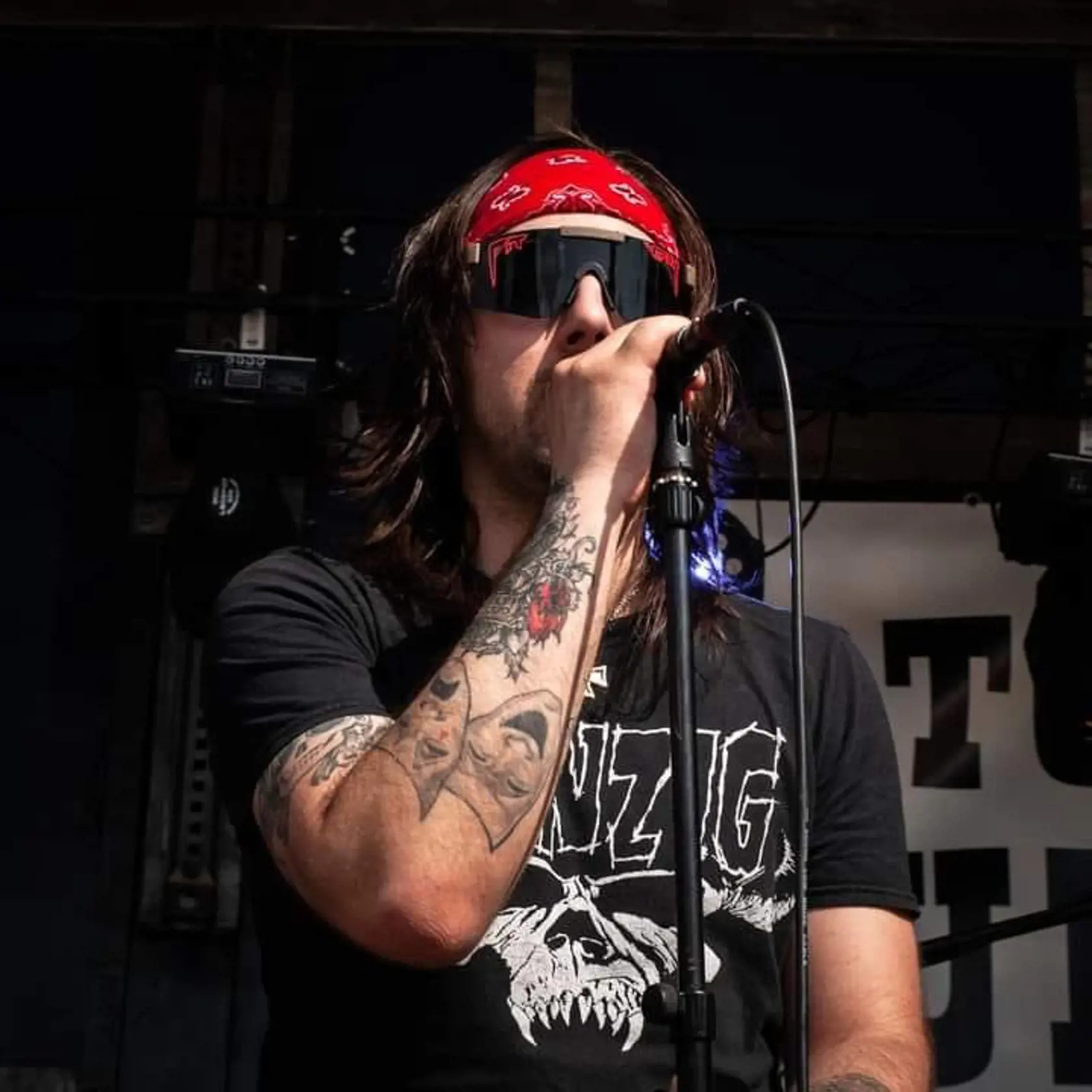 Hudobný svet prišiel o ďalšieho talentovaného hudobníka. V mladom veku totiž navždy odišiel bubeník a aktuálny spevák skupiny Metalheart Peter Maron.