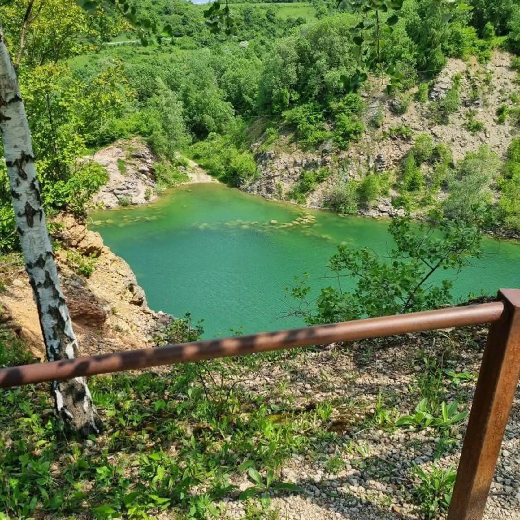 Návštevníci si atrakciu pochvaľujú. „Je to úplne iný zážitok pohľadu na to jazero. Pohľad zhora je oveľa krajší a jedinečný,“ hovorí návštevníčka Janka.