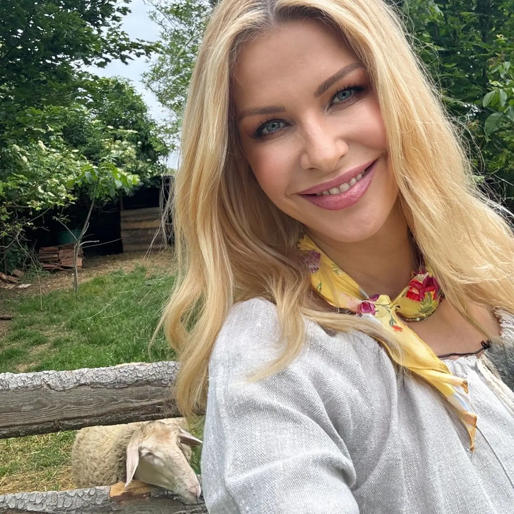 Katarína na svoj vek a že je mamou dvoch dospelých synov, rozhodne nevyzerá.