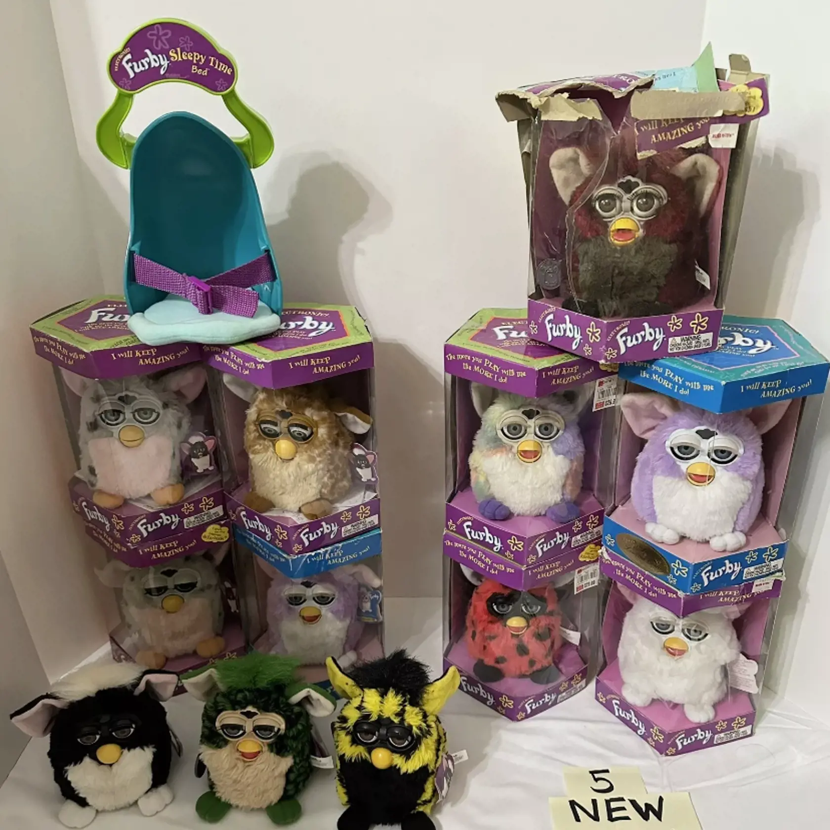 Robotické plyšáky Furby tiež poľahky predáte. Najcennejší dúhový variant od americkej značky Kid Cuisine môže vyniesť 870 až 2 200 eur.