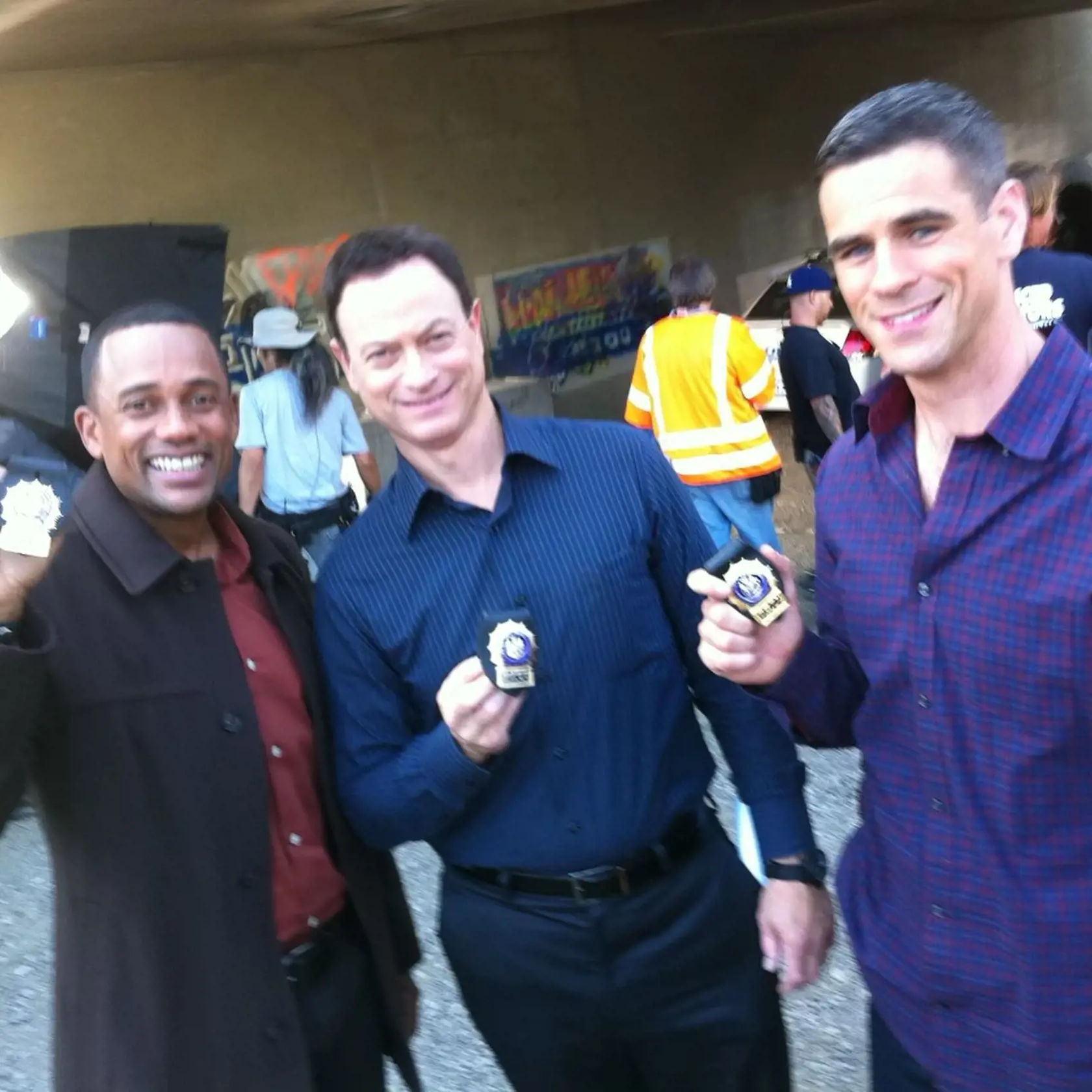 Hlavný vyšetrovateľ CSI New York herec Gary Sinise s kolegami. 
