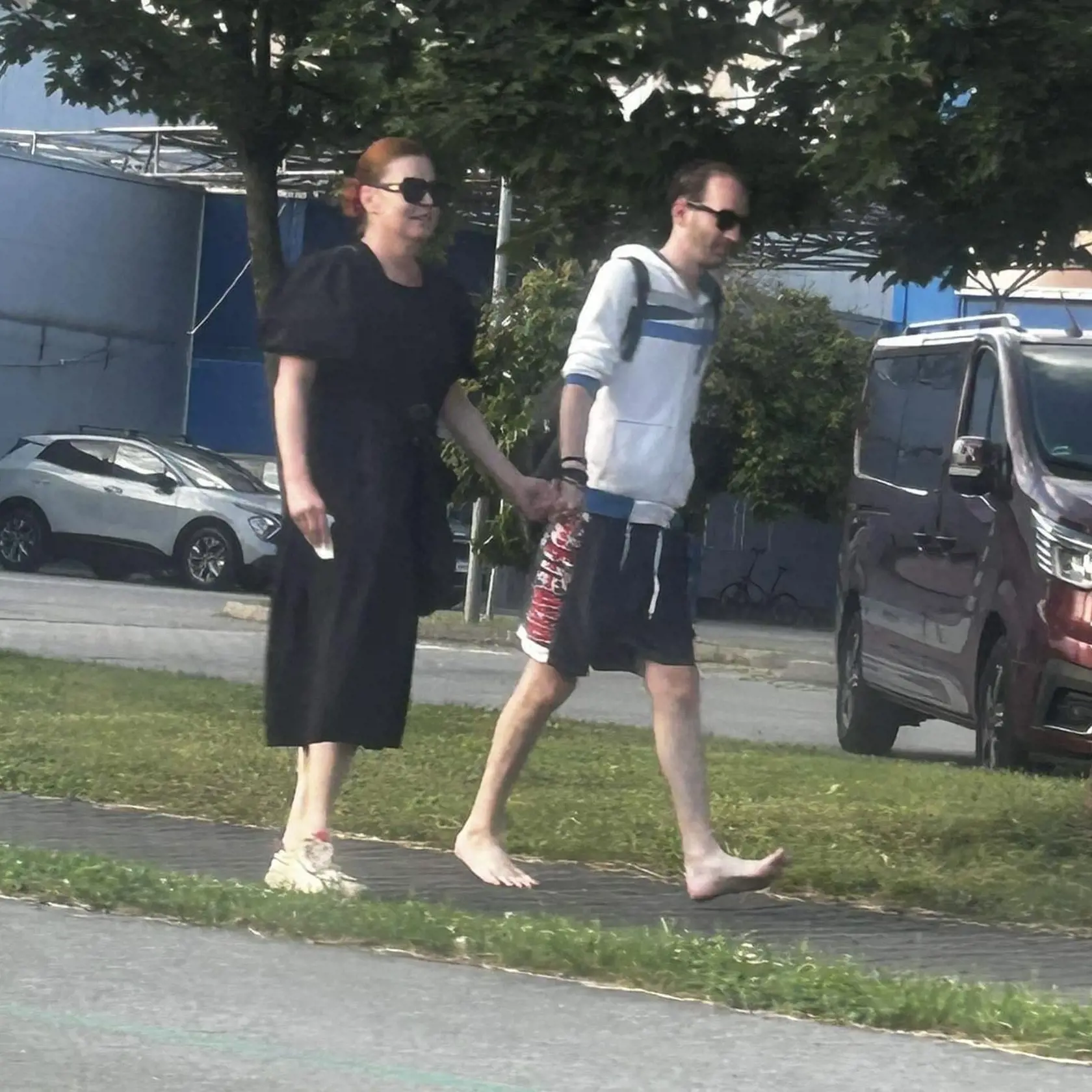 Čitateľka odfotila herečku Elenu Podzámsku, ako sa po Prešove prechádza s neprávoplatne odsúdeným Martinom Durkáčom. Podľa jej slov sa čudne knísali, hádali a pôsobili dosť divne.