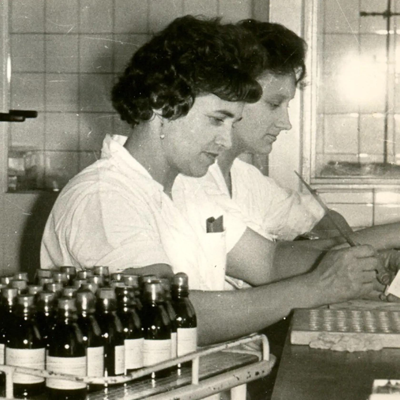 Historické foto z výroby v štátnom podniku Imuna Šarišské Michaľany.