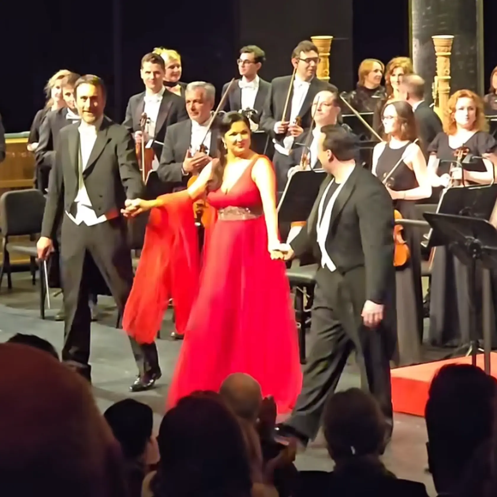 Anna Netrebko v Bratislave: Po jej boku si zaspieval mladý tenor Freddie De Tommaso, hosťovala aj Terézia Kružluaková a orchester dirigoval Michelangelo Mazza.