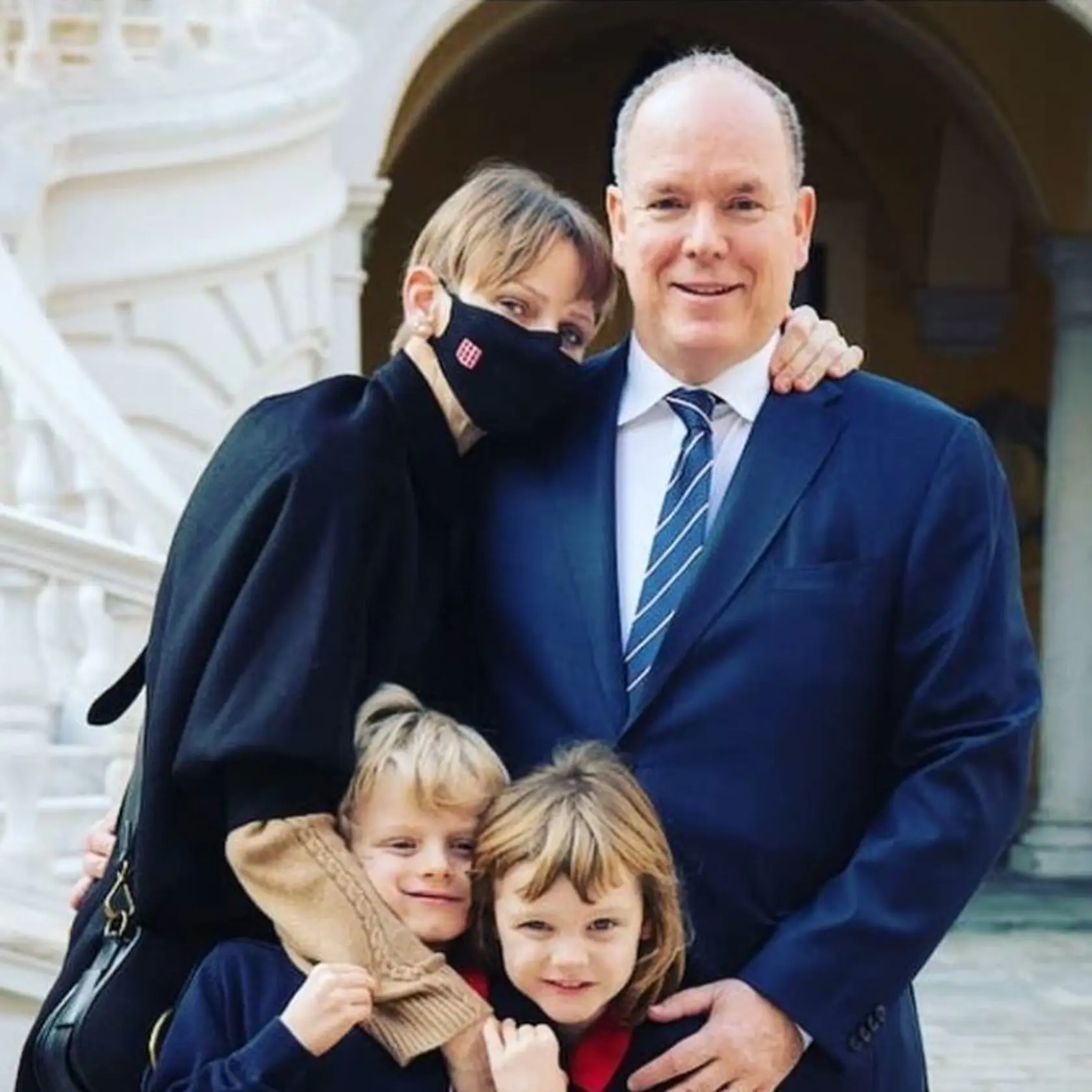 Princezná Charlene sa návrate pochválila rodinnou fotografiou. Spoznávate ju vôbec?
