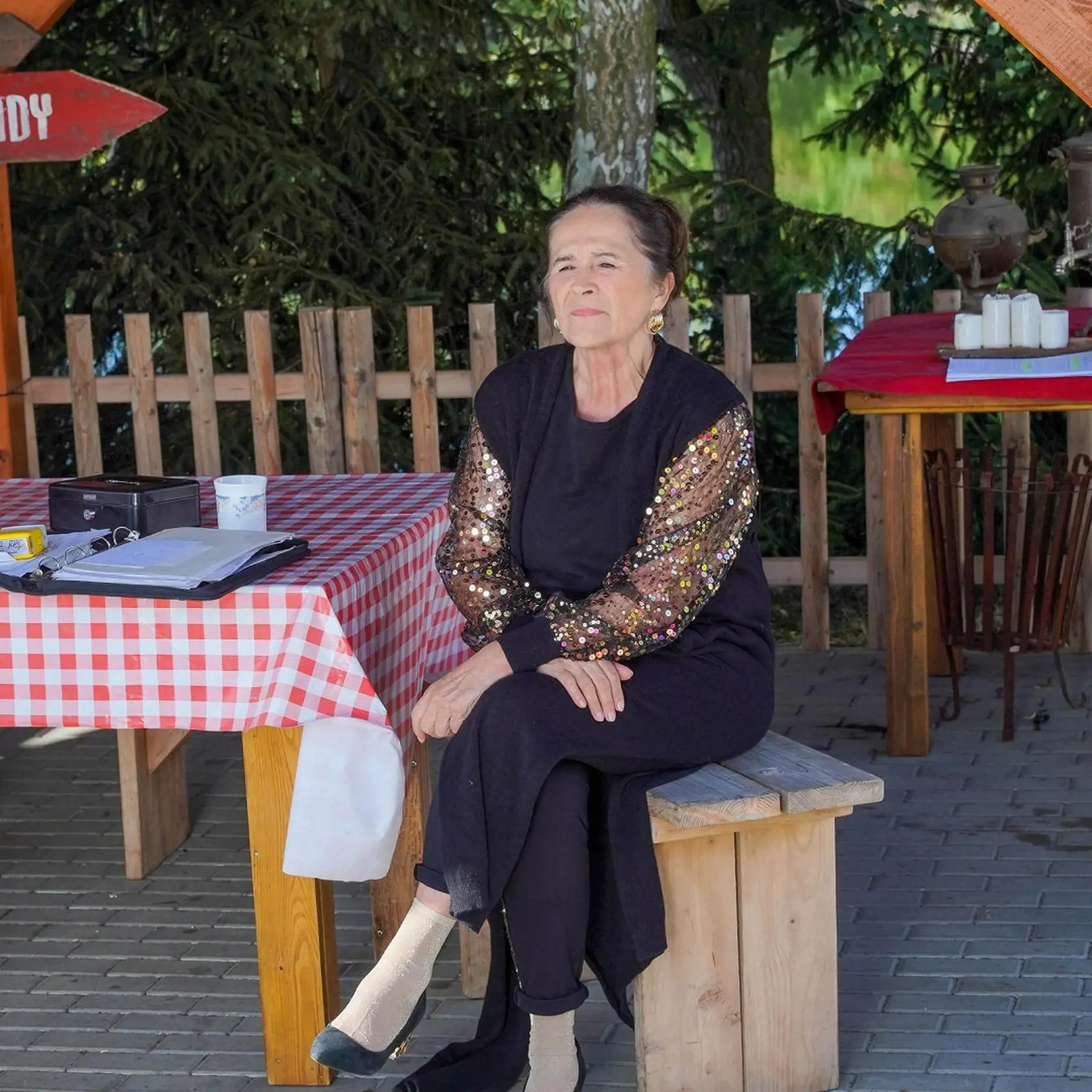 Vo filme Cirkus Maximum si zahrala cirkusáčku, ktorá celý život miluje principála a stará sa o jeho dve deti.