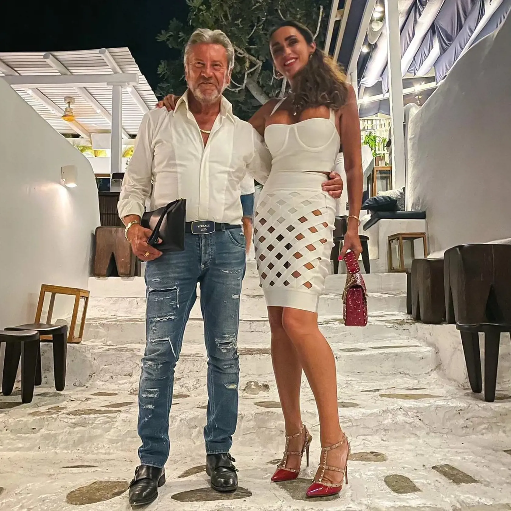 Sisa na dovolenkách predvádza sexi outfity. Fotka z Mykonosu.