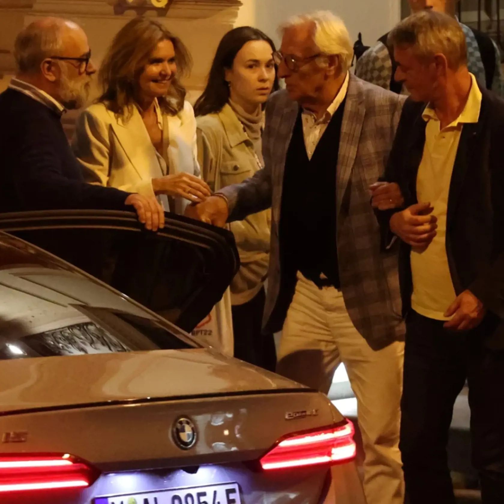Karel Heřmánek sa ešte začiatkom júla zúčastnil párty v rámci Filmového festivalu v Karlových Varoch. Zo žúru odchádzal v noci v spoločnosti manželky Hanky.