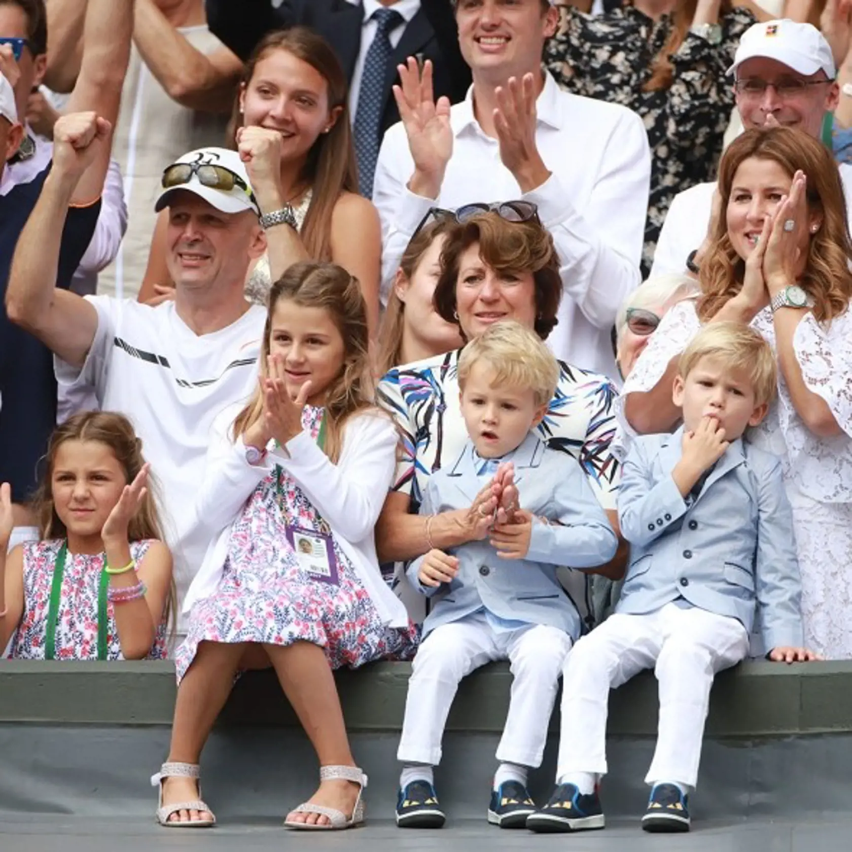 Známym oteckom dvojičiek je Roger Federer. Úspešný tenista má so slovenskou manželkou dvojičky dievčatá a tiež dvojičky synov. Úžasné!