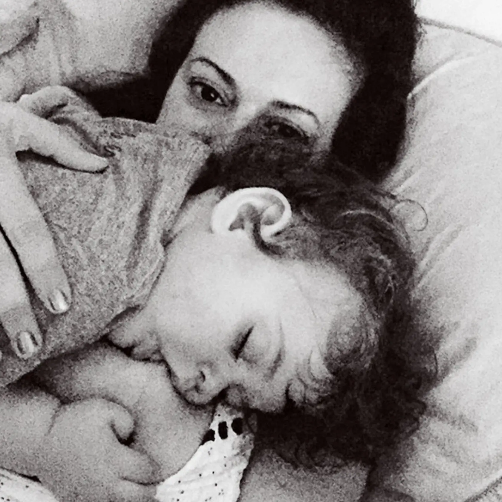 5 AUGUST 2016  ALYSSA MILANO IN THIS PICTURE POSTED ON THE TWITTER SOCIAL NETWORK SITE., Image: 296253608, License: Rights-managed, Restrictions: **UK CLIENTS MUST CALL PRIOR TO TV OR ONLINE USAGE PLEASE TELEPHONE  +44 208 344 2007***Xposure Photos does not claim any Copyright or License in the attached material**, Model Release: no, Credit line: Profimedia, Xposurephotos