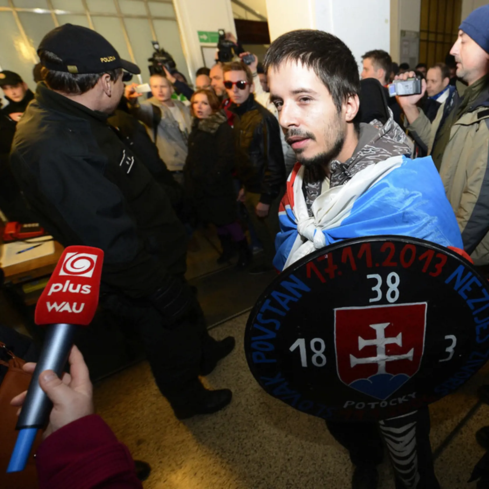 Protestujúci tvrdia, že im ide o slobodnú diskusiu vo verejnoprávnych médiách.
