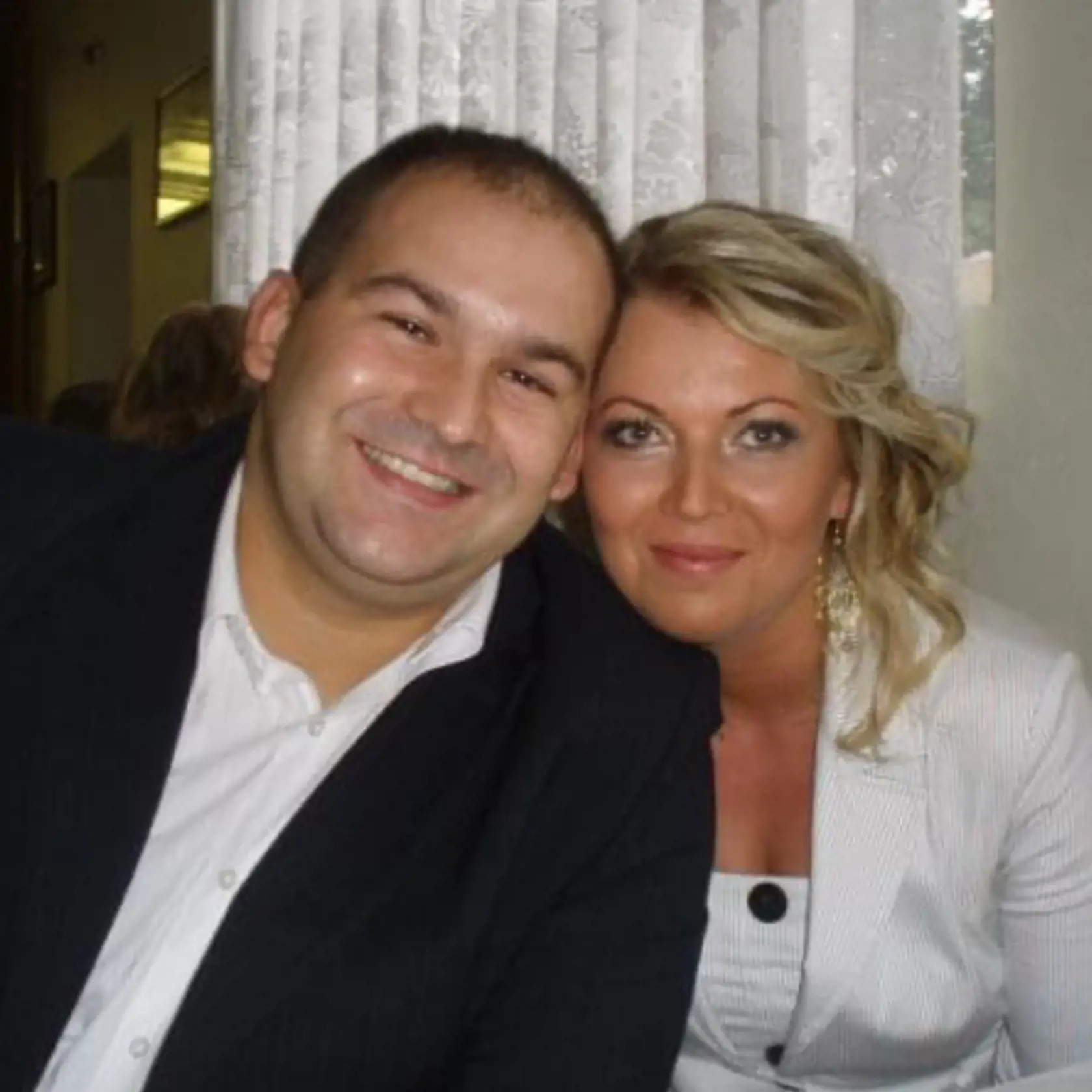 Peter Pčolinský (38) je so svojou manželkou Gabikou šťastný.