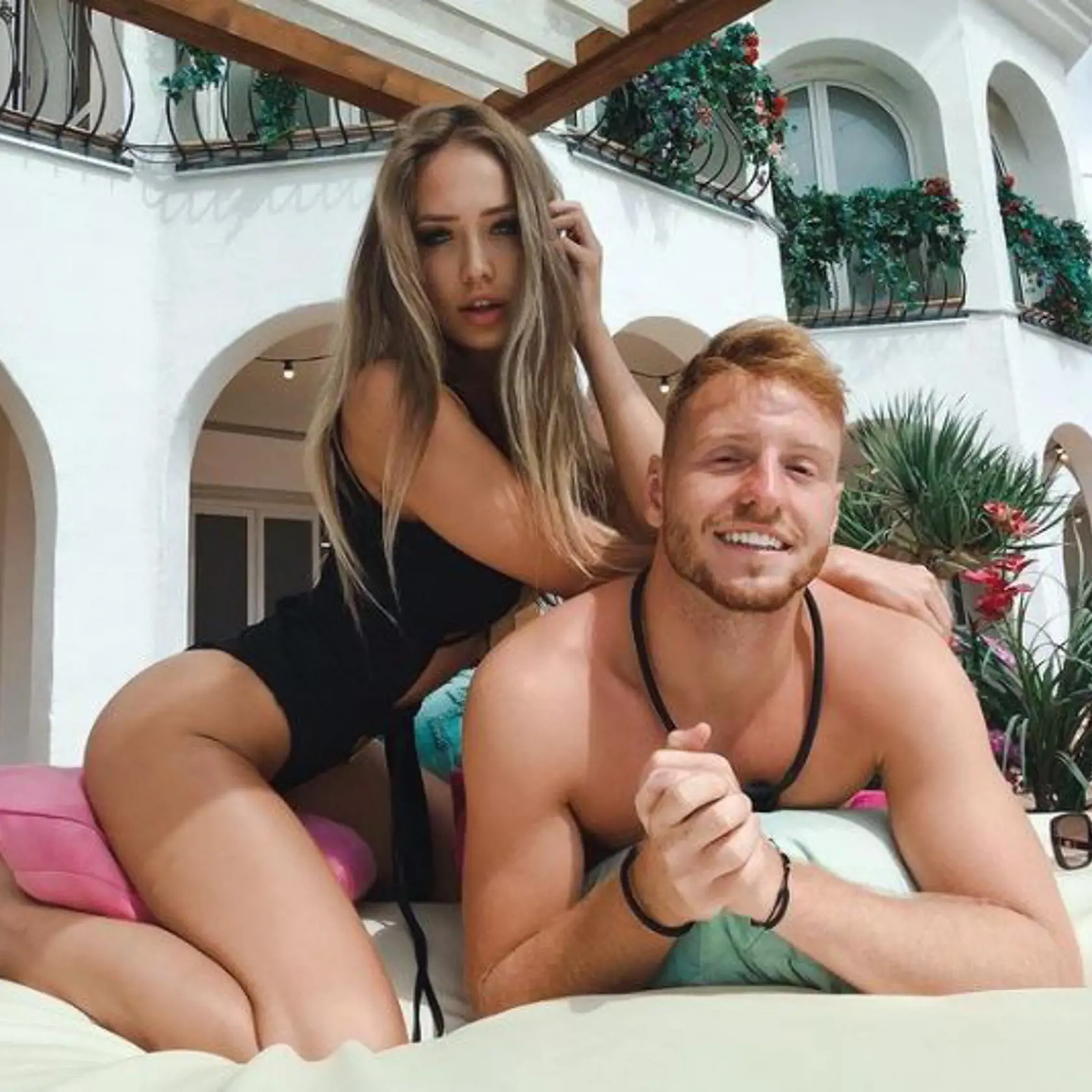 Nikol z Love Island.