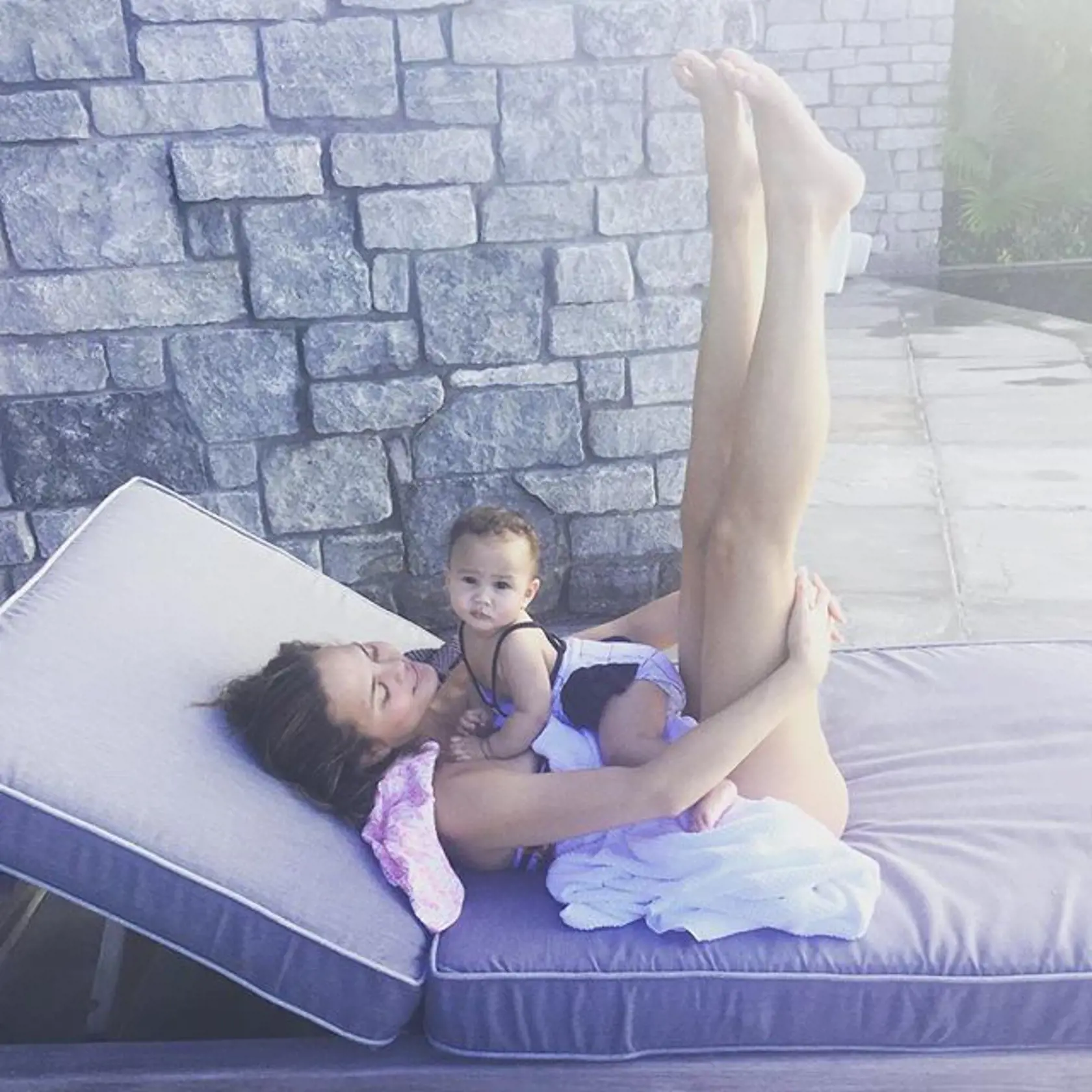 Dcérka Chrissy a Johna je miláčikom Instagramu