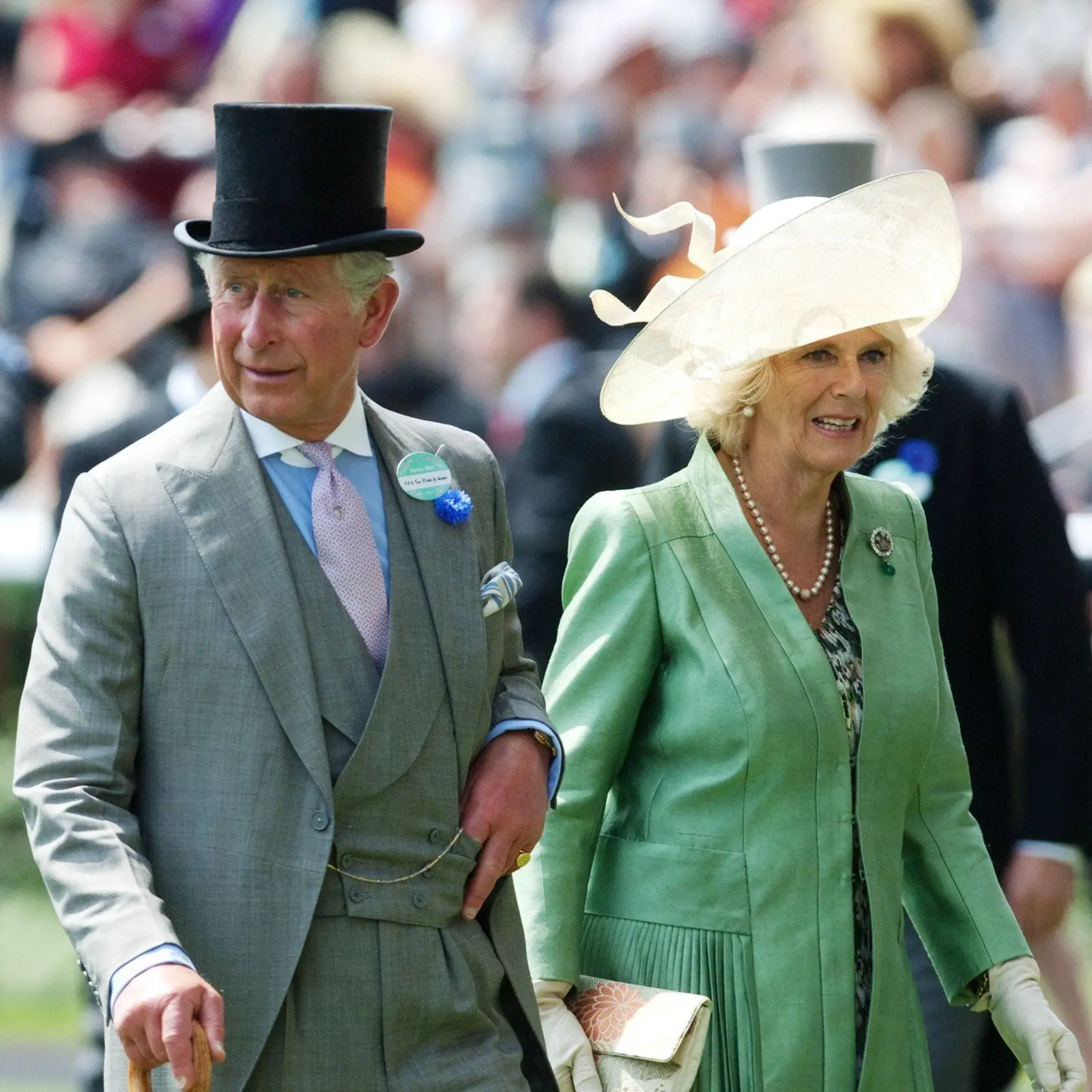 Camilla Parker-Bowles sa zviditeľňuje – manžela sprevádza všade, kde je to možné.