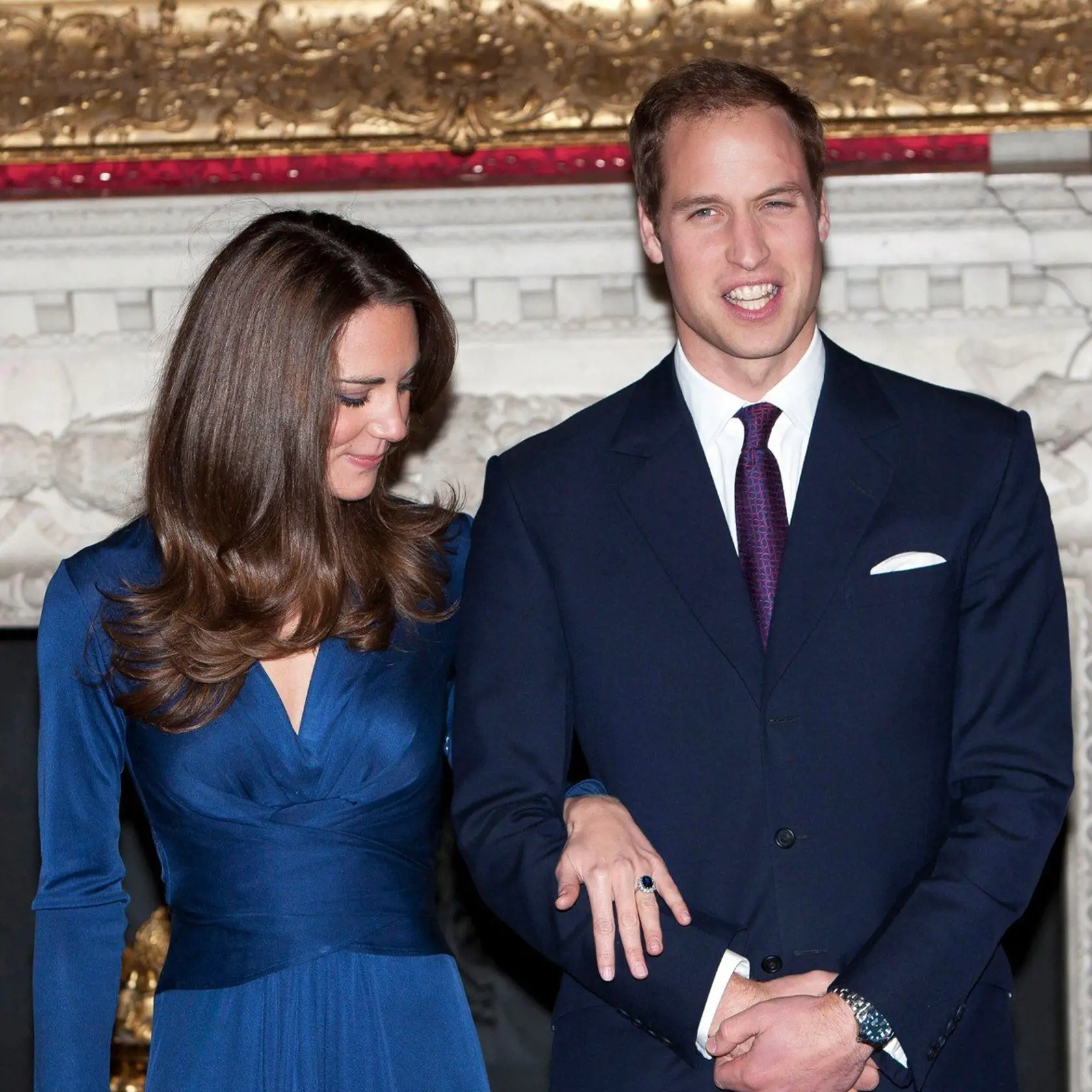 Keď v roku 2010 William a Kate oznámili svoje zasnúbenie, Kate dostala od Williama zásnubný prsteň princeznej Diany.