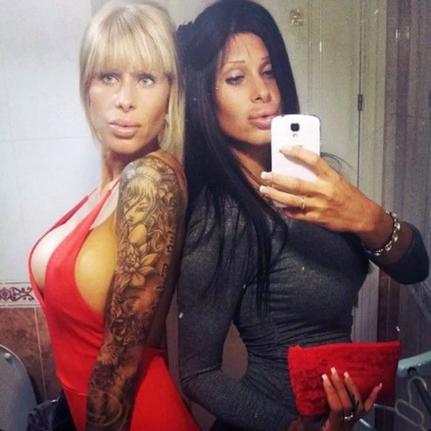 25-ročné dvojičky Sara a Emma Koponen sú