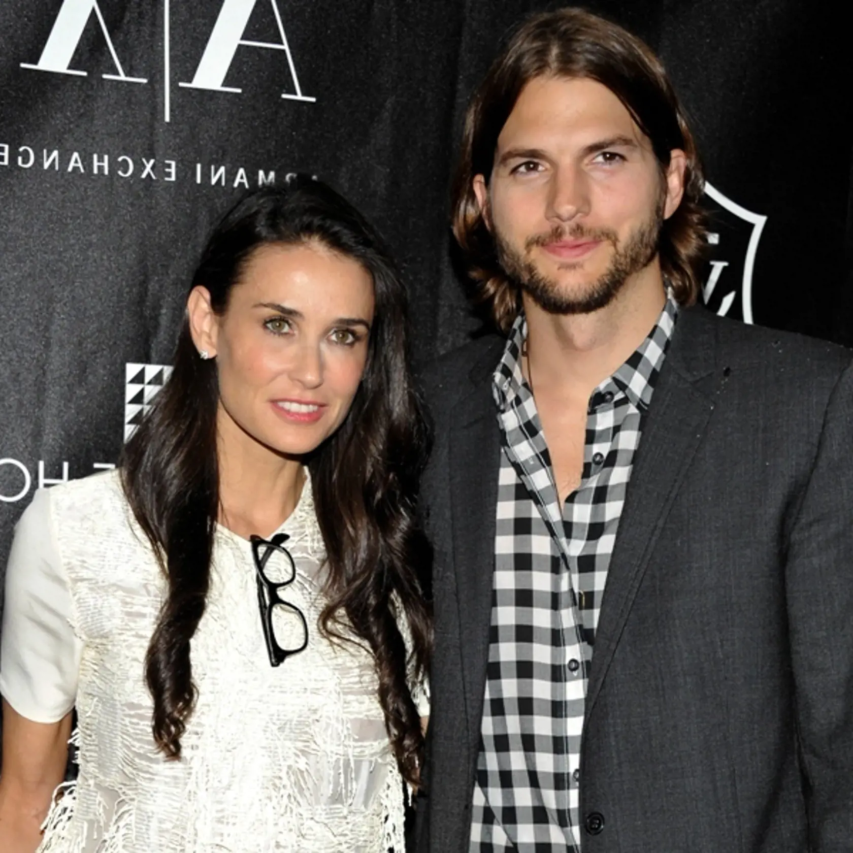 Demi Moore a Ashton Kutcher sú oficiálne rozvedení.