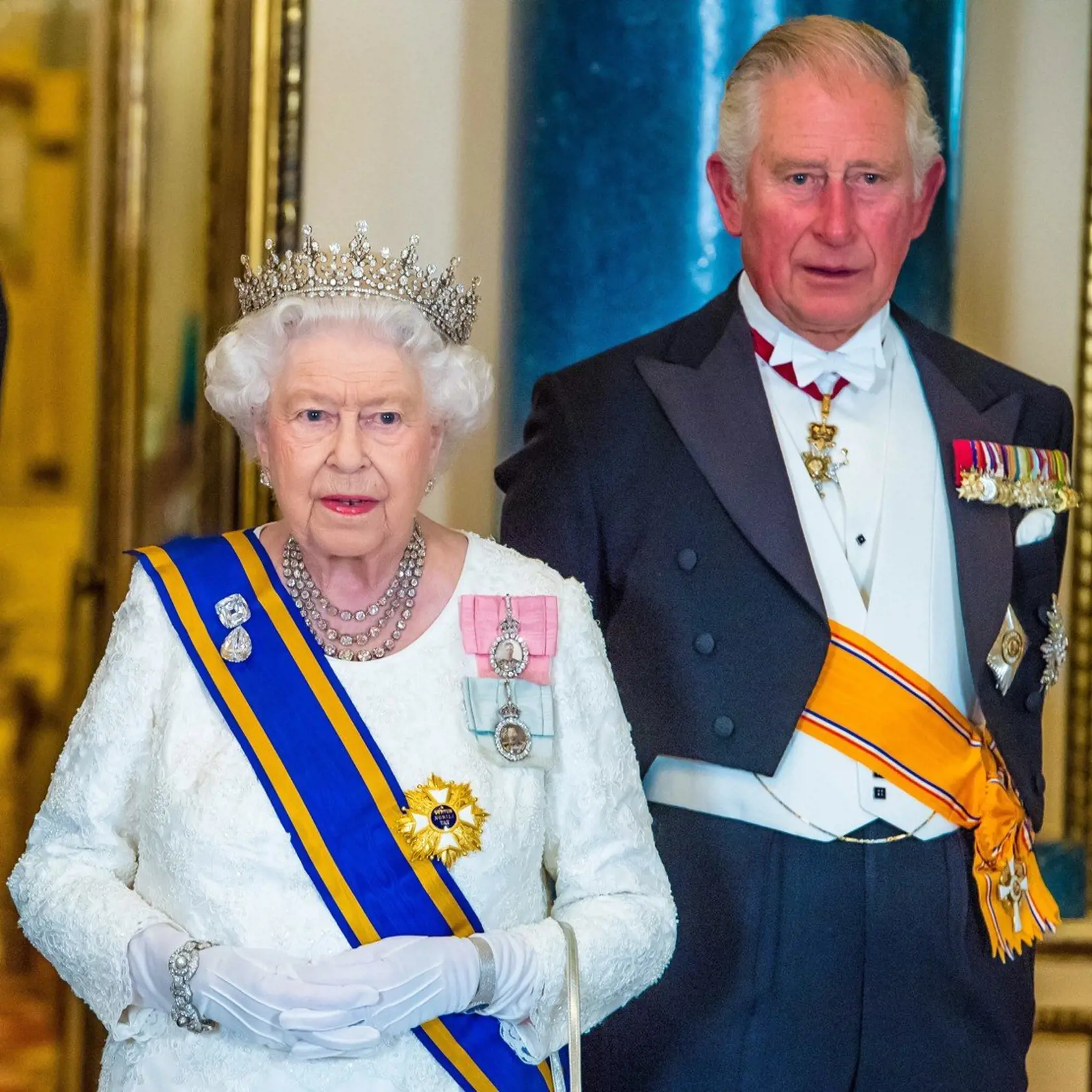 Kráľovná a princ Charles vystupujú na verejnosti jednotne, hoci majú na niektoré veci odlišné názory.