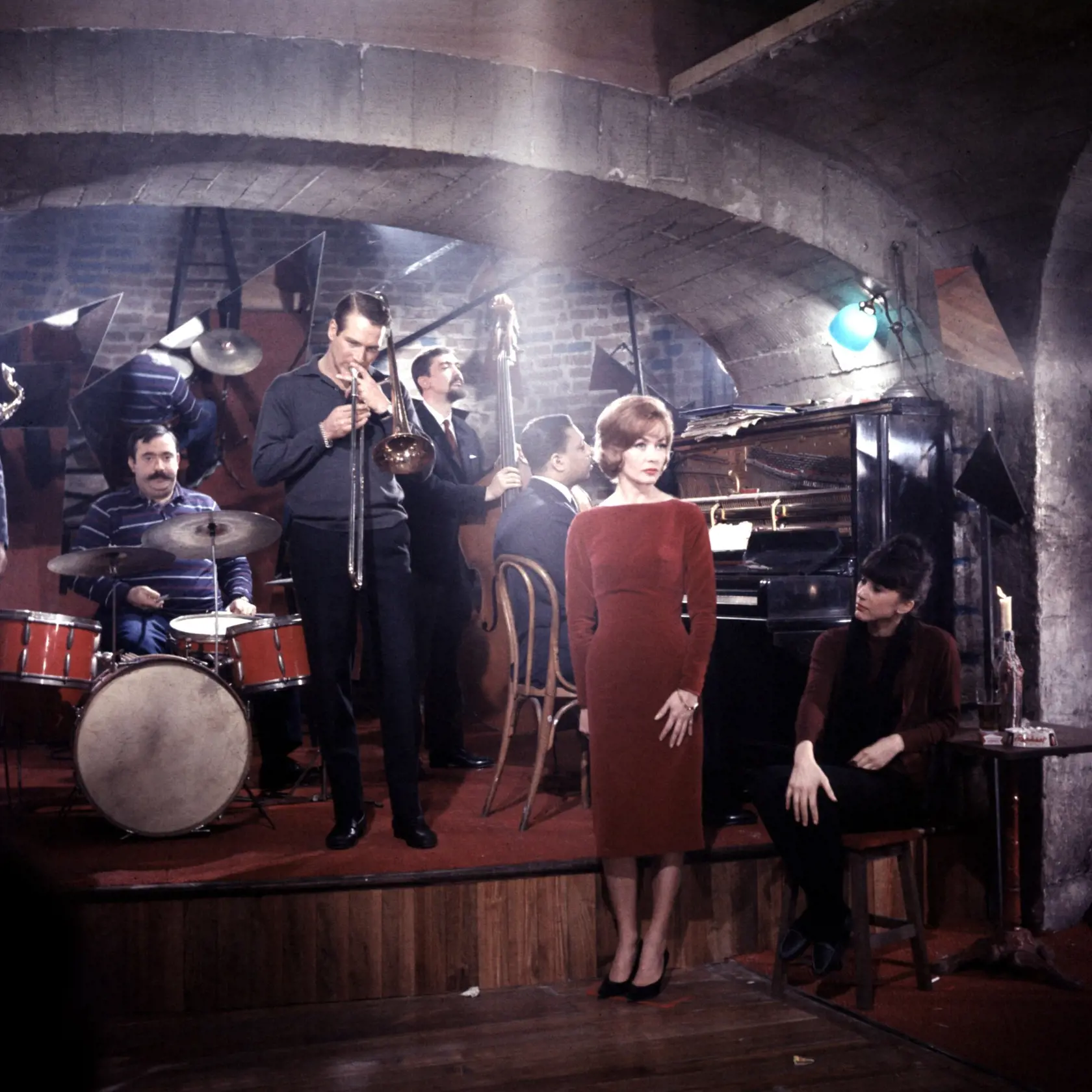 Vo filme Parížske blues.
