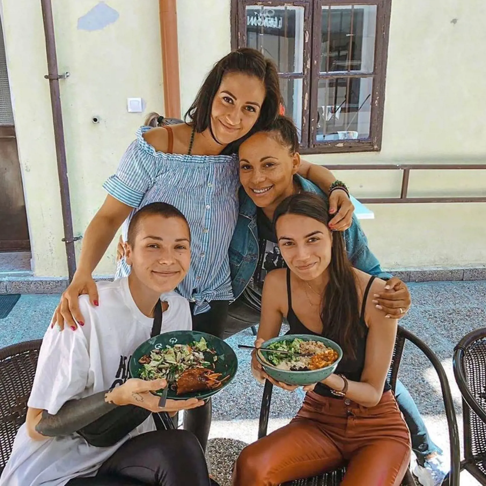 Tina so svojou dobrou kamarátkou Zdenkou Prednou