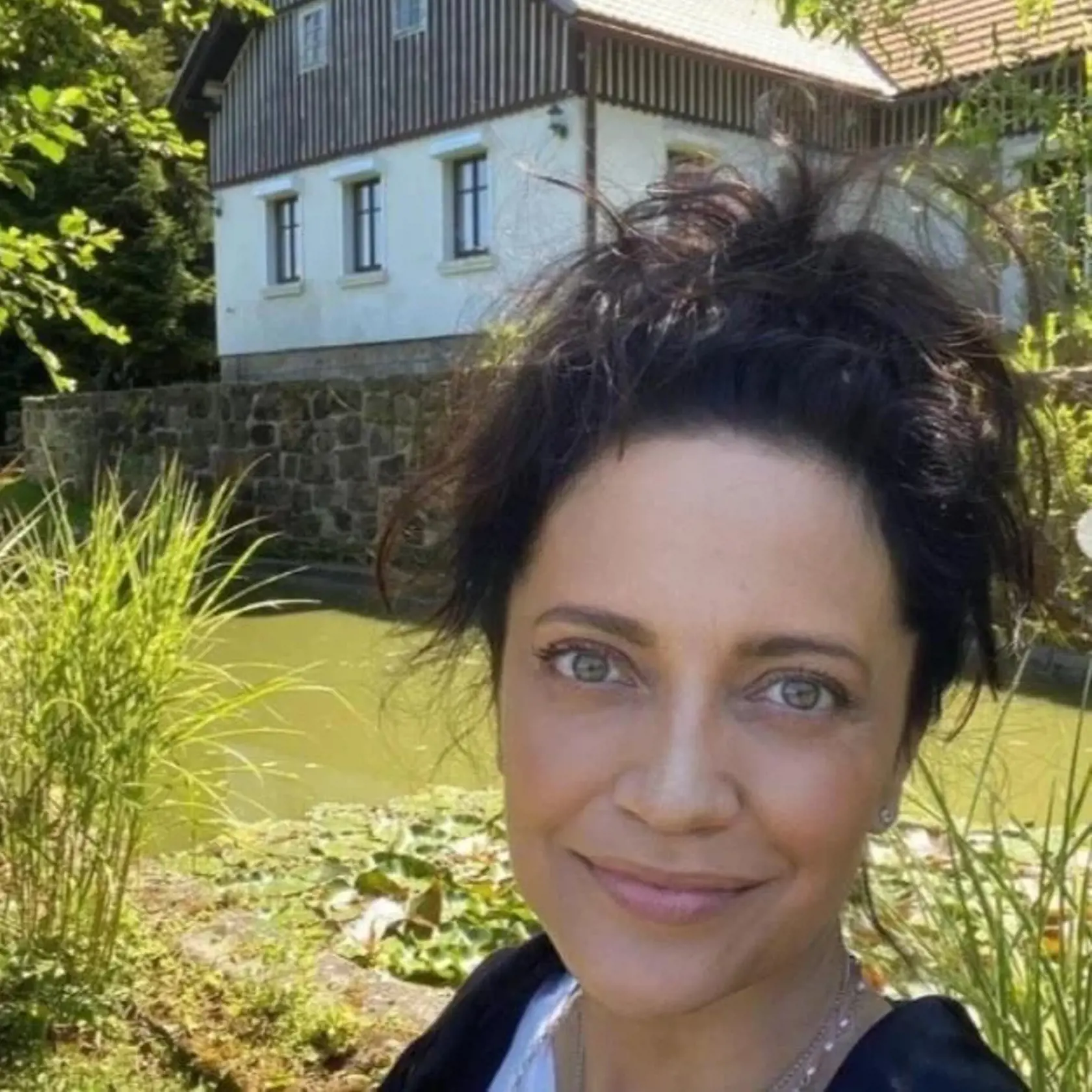 Lucie Bílá na svojej chalupe.