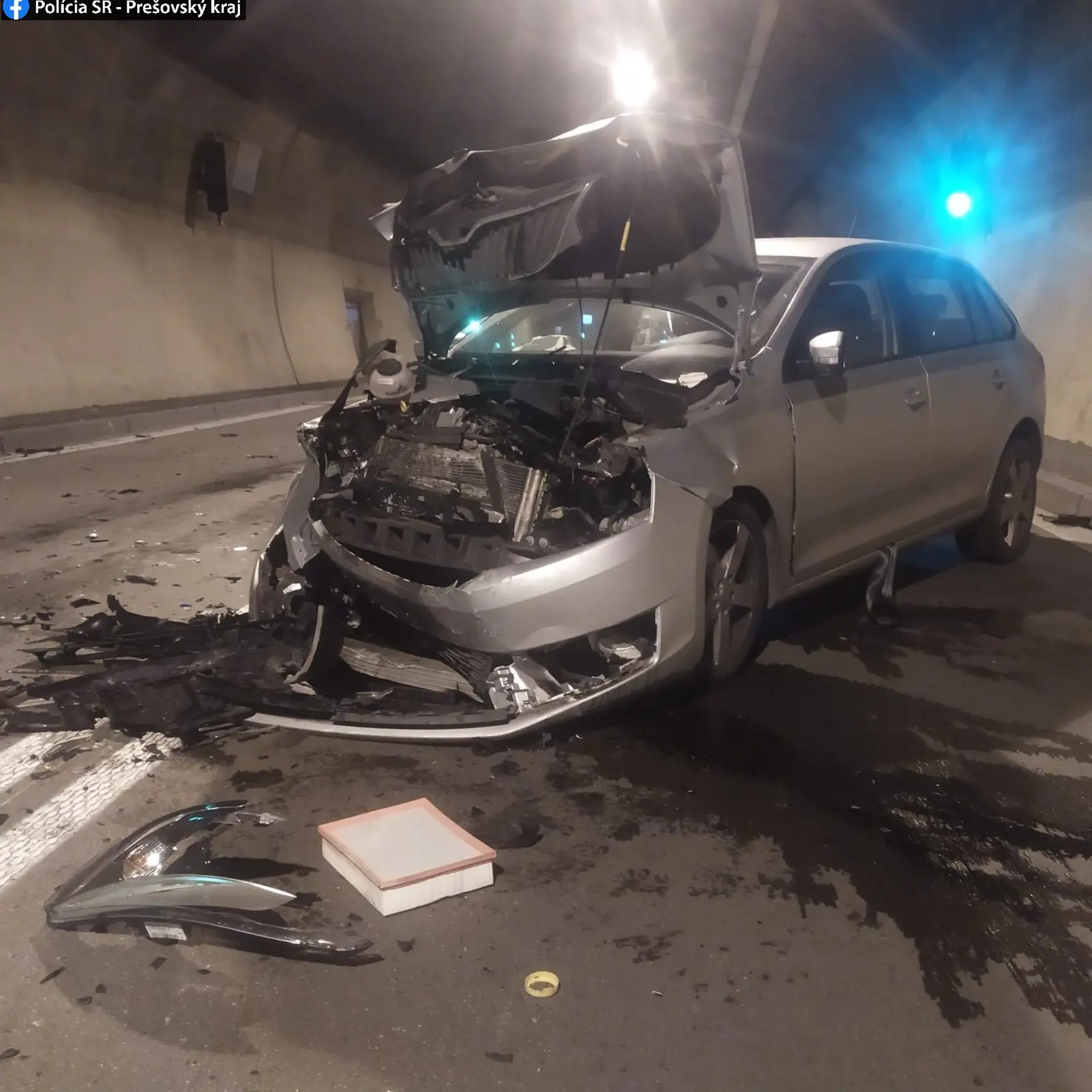 Kvôli zrážke áut v tuneli Branisko museli tunel na čas úplne uzavrieť.