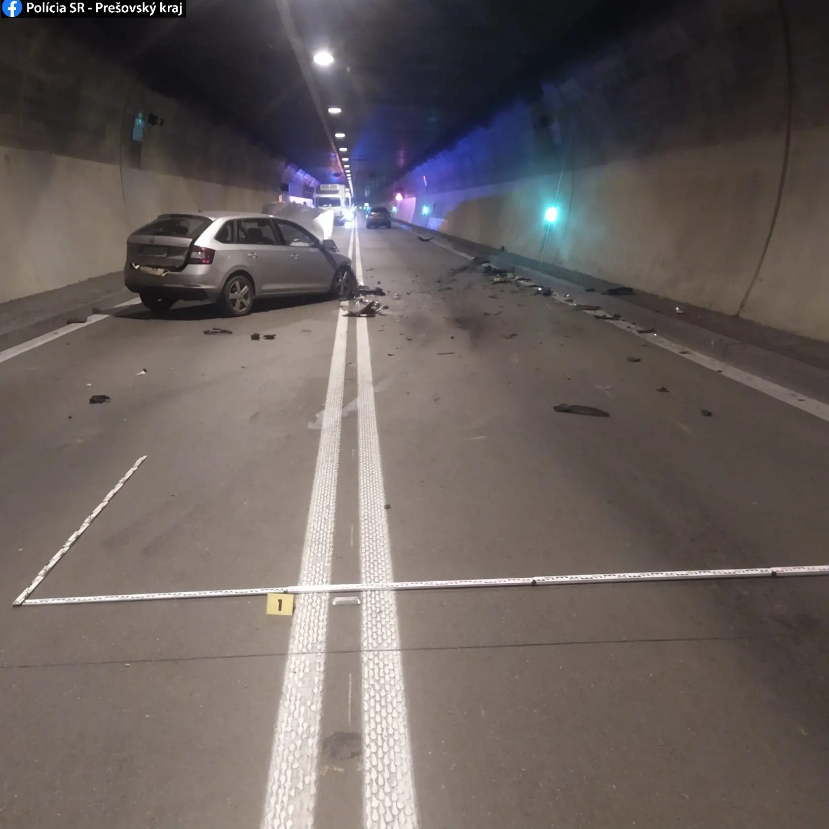 Kvôli zrážke áut v tuneli Branisko museli tunel na čas úplne uzavrieť.