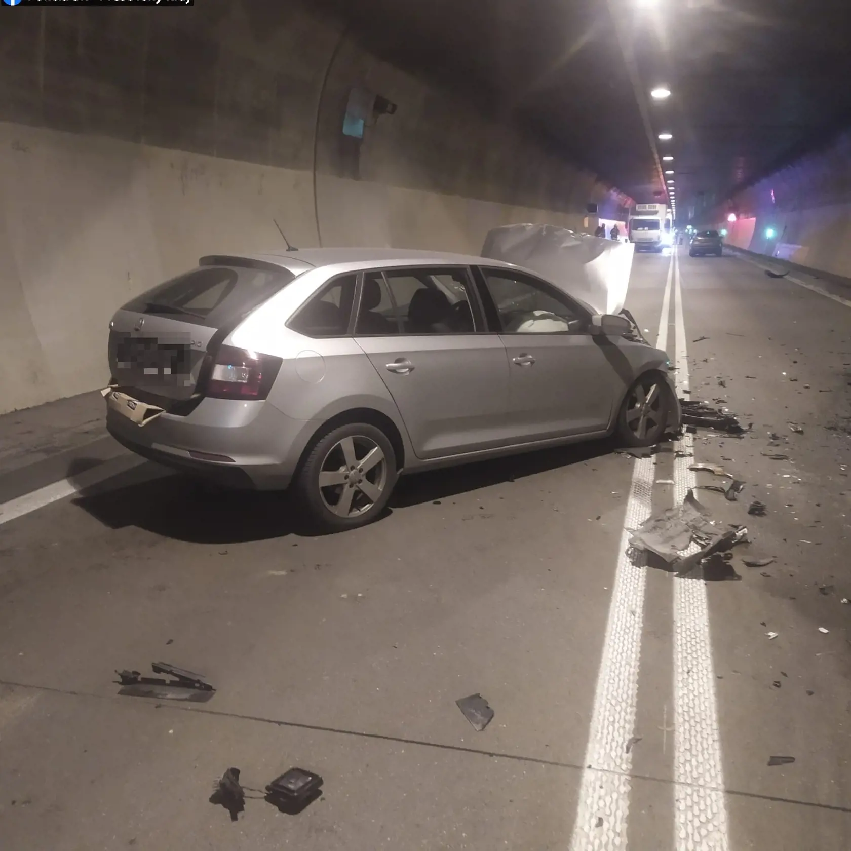 Kvôli zrážke áut v tuneli Branisko museli tunel na čas úplne uzavrieť.