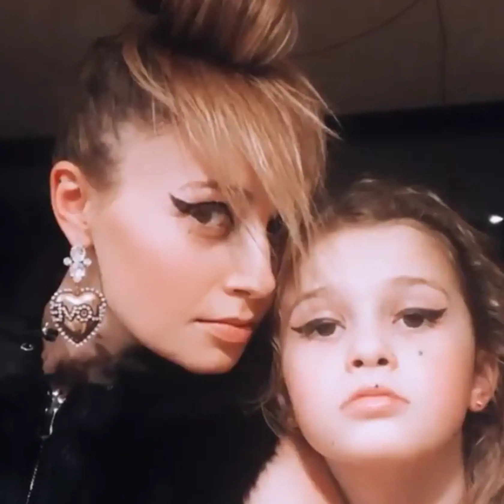 Takýto styling urobila Márii jej dcérka.