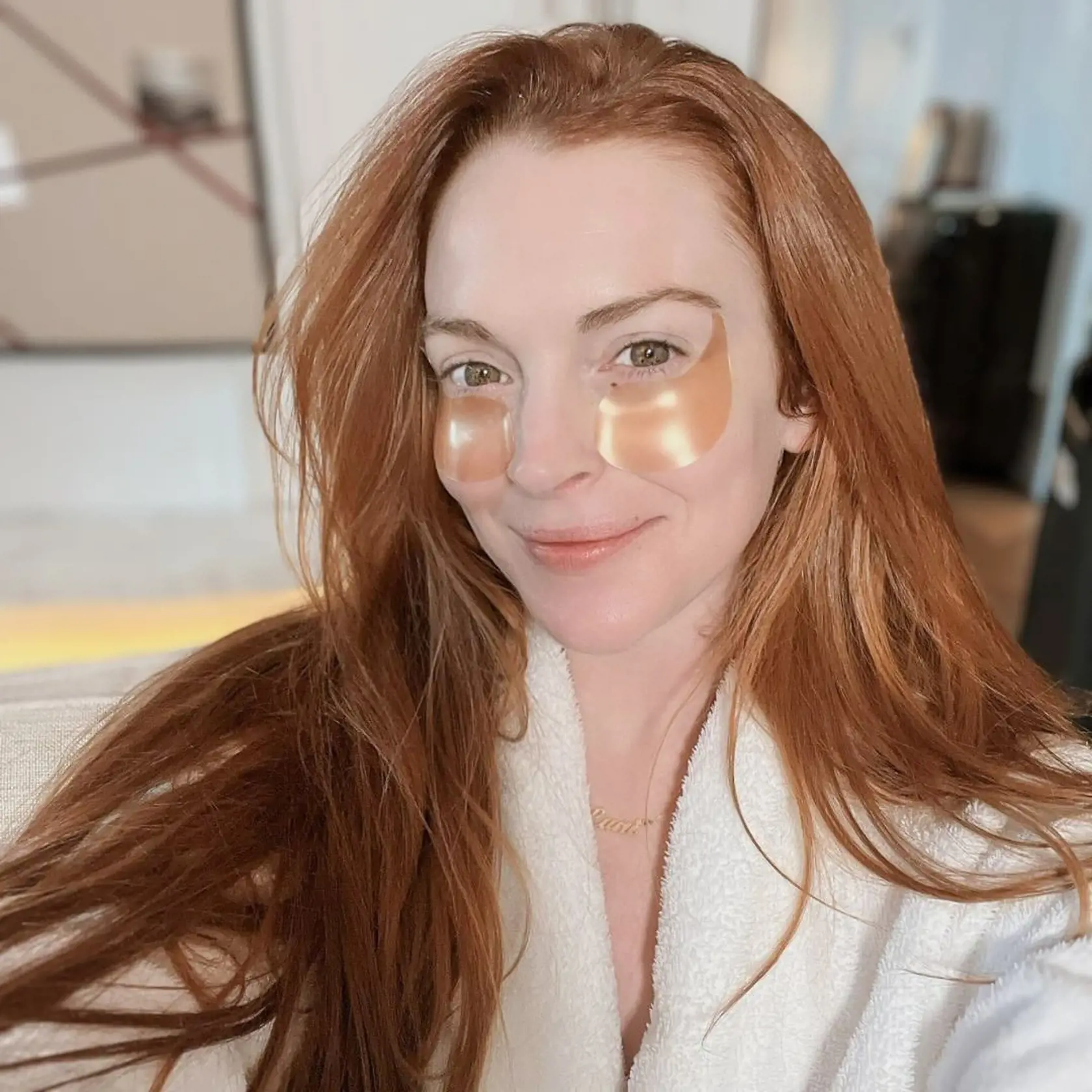 Fanúšikovia Lindsay Lohan neveria, že nemá plastiky.