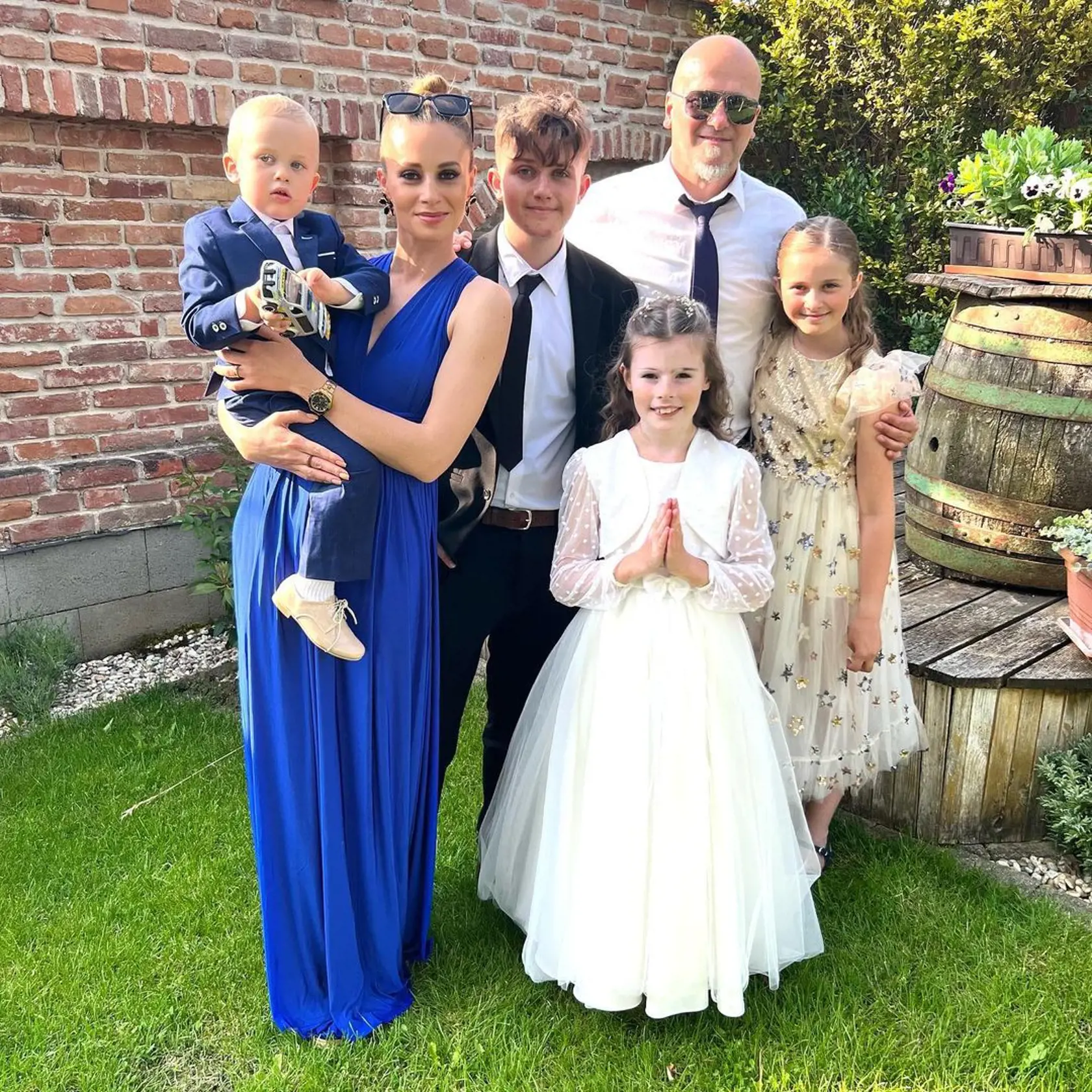 Mária Čírová s rodinou na 1. svätom prijímaní netere.