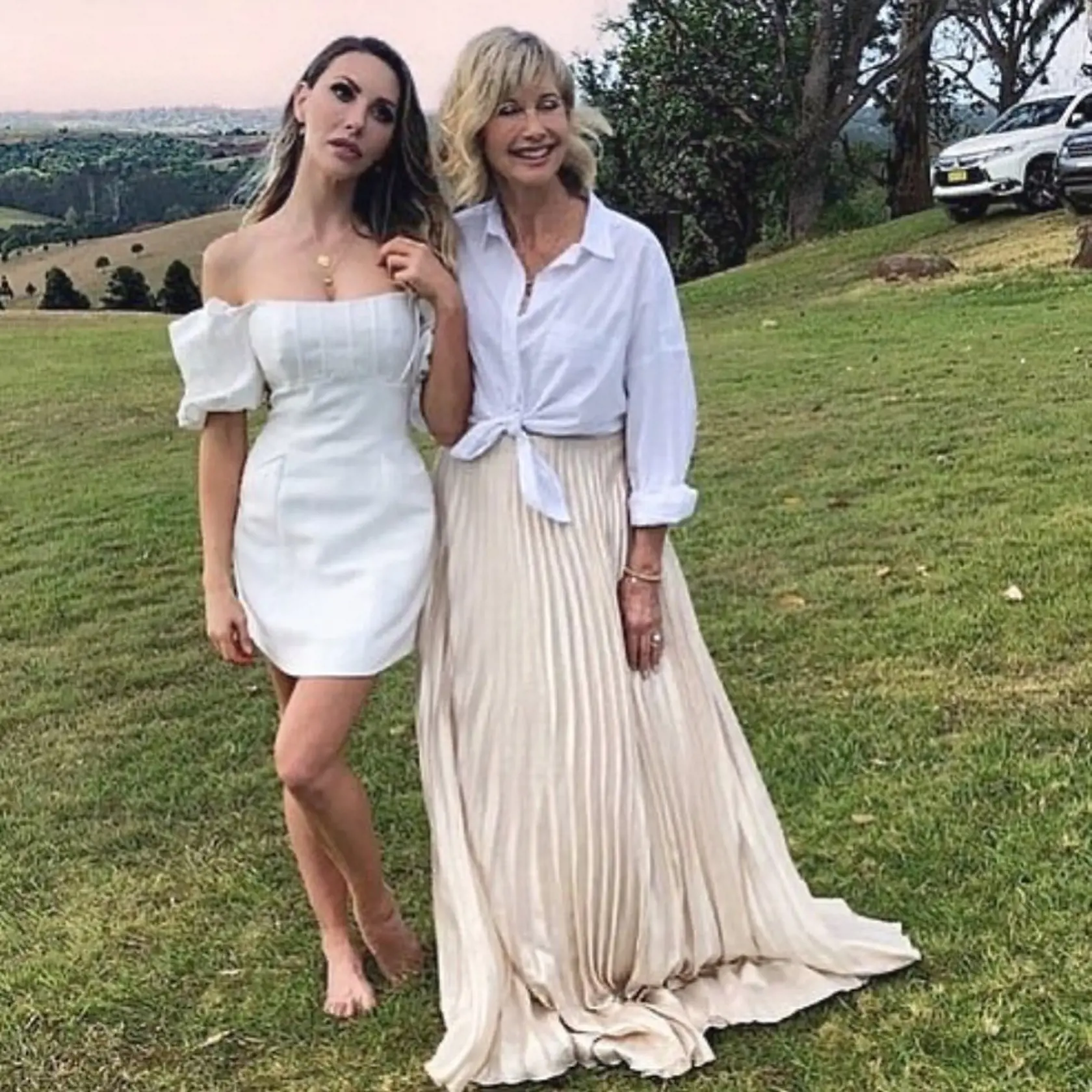 Chloe Lattanzi a Olivia Newton-Johnh