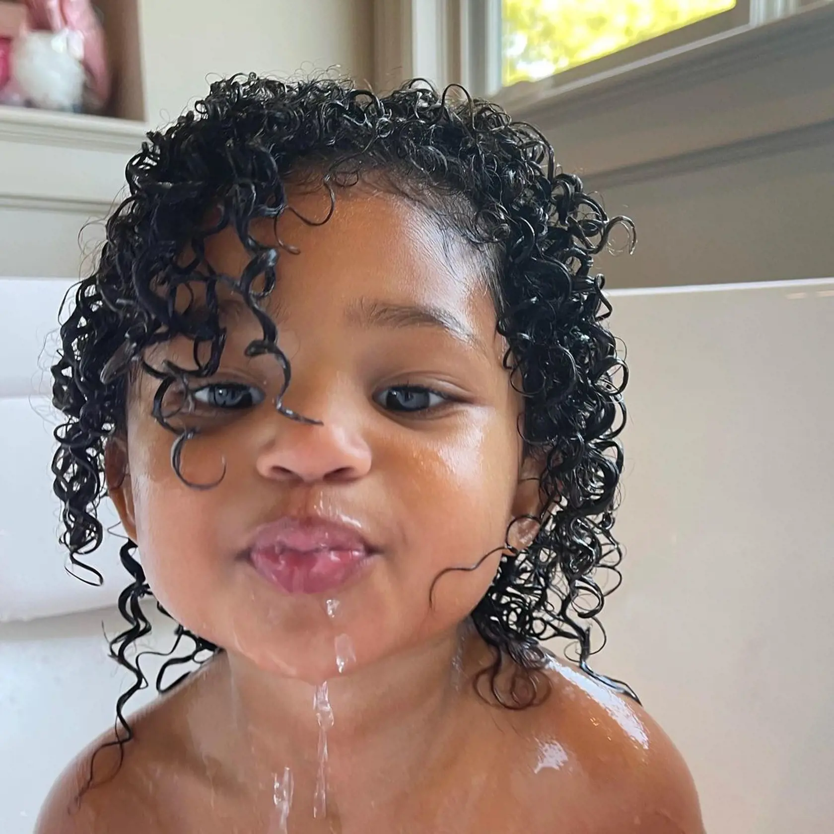 Dcérka Kylie Jenner a Travisa, Stormi.