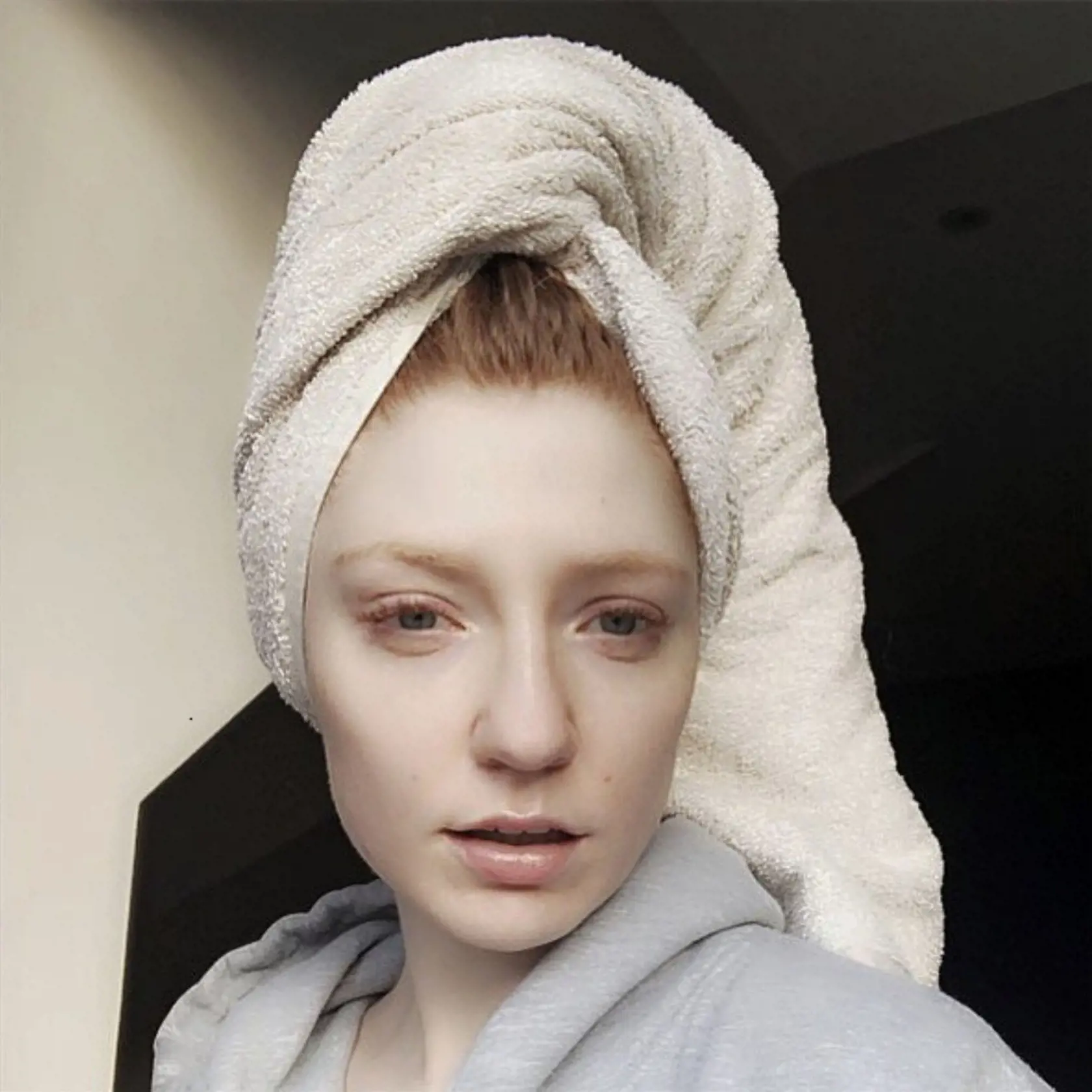 Úplne bez mejkapu. Speváčka Nicola Roberts.