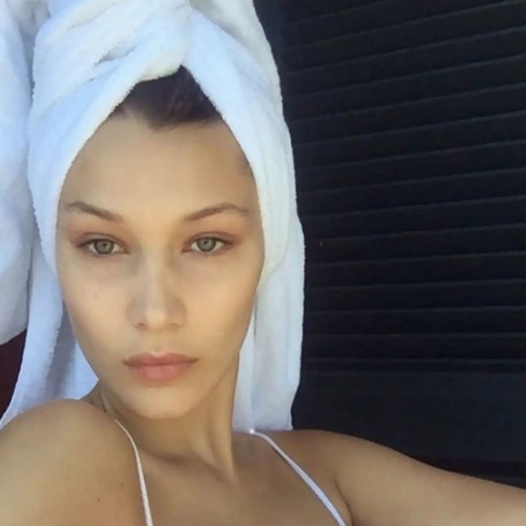 Bella Hadid je krásna aj bez mejkapu.