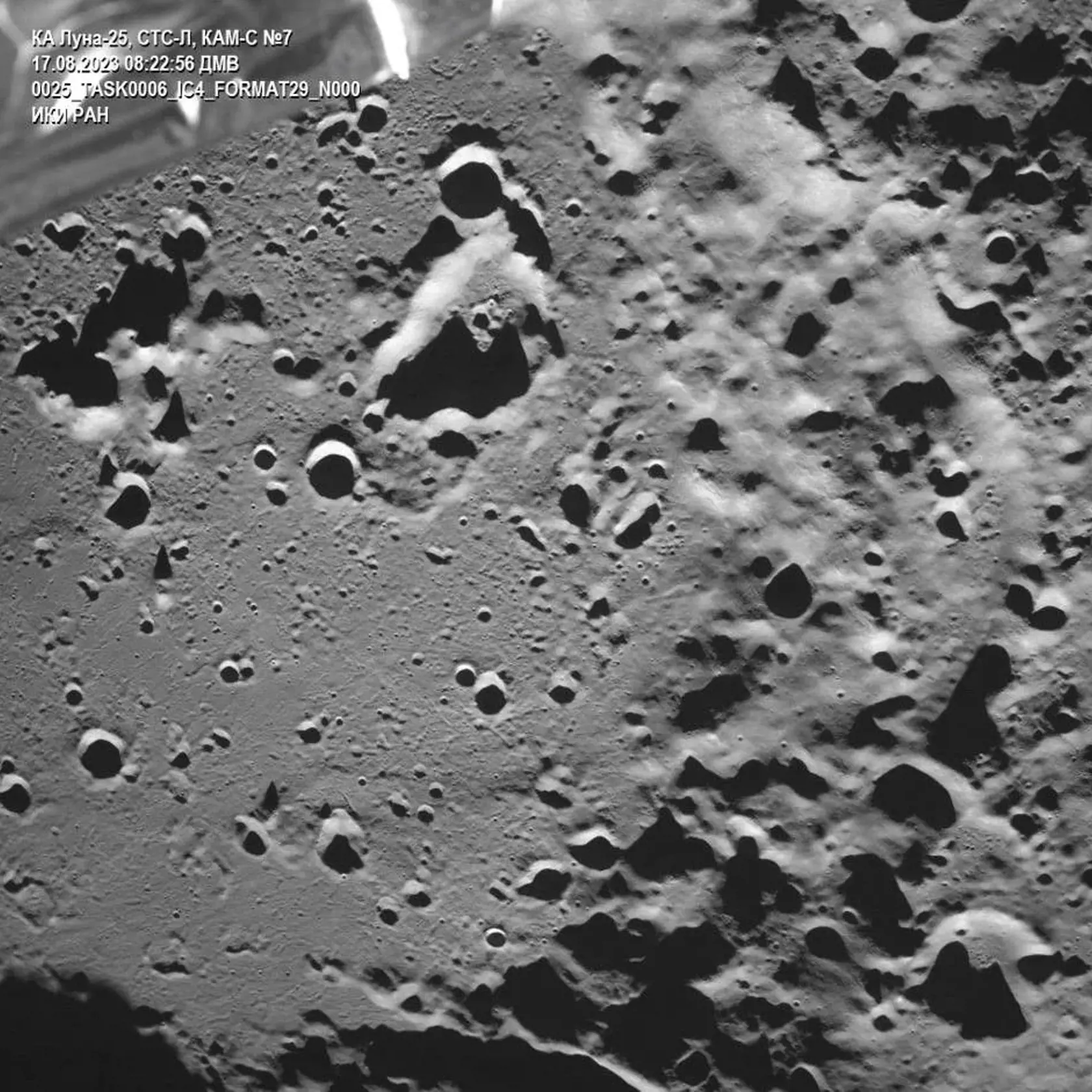 Ruská sonda Luna-25 poslala na Zem prvý obrázok z povrchu Mesiaca