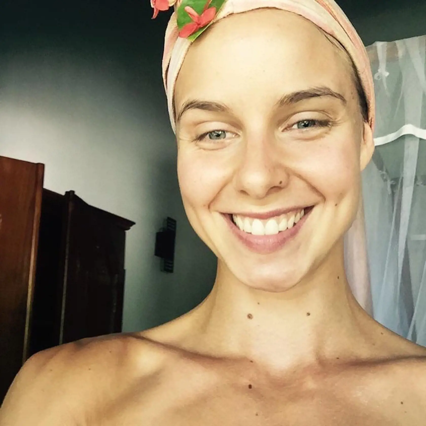 Aj Nela Pocisková patrí medzi zástancov liečivej ajurvédy: "Takúto spomienku mi poslala @karin_ayurveda. Normálne som neverila. Bez jediného filtra a kompletne bez make up-u , síce 6 rokov dozadu, ešte mladá a bez vrások, ale pamätám si, akoby to bolo včera, ten pocit šťastia😍Išla som na Srí Lanku úplne sama a každý deň som cvičila yógu a mala rôzne procedúry, bol to čas iba pre mňa, kľud, vypnutie, len ja, príroda, procedúry a dobré jedlo! Prišla som tak vyčistená,