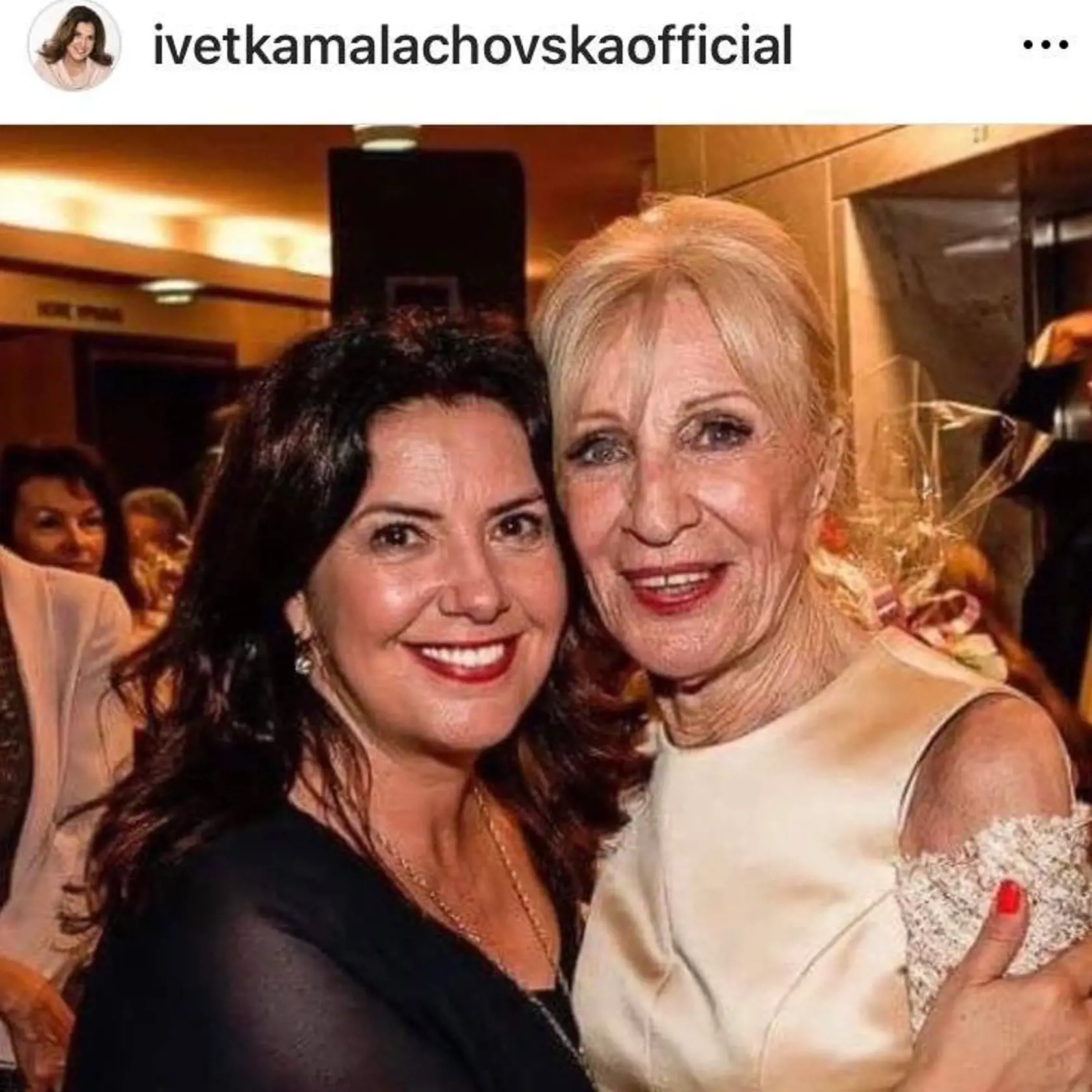Iveta Malachovská zverejnila spoločnú fotku s pani Kráľovičovou. "Smutná správa pani Marína Kráľovičová opustila náš svet. RIP, ďakujem za krásne divadelné aj osobné spomienky. Úprimnú sústrasť celej rodine," napísala moderátorka.