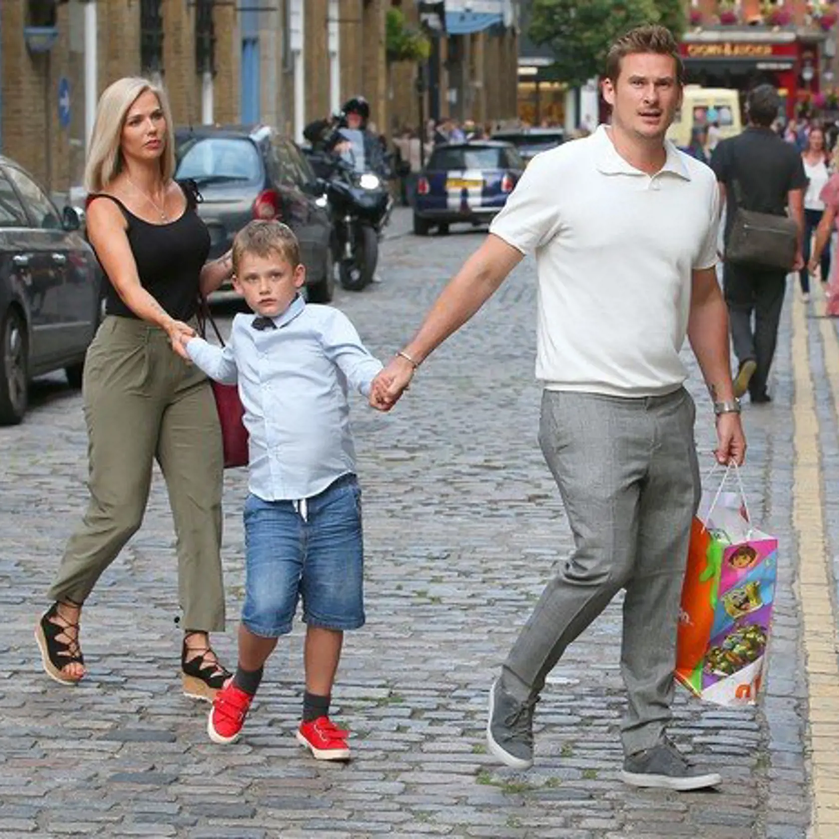 EXCLUSIVE: Lee Ryan is seen with his ex girlfriend Samantha Miller and their son, seen walking around covent garden together. Pictured: Lee Ryan, Samantha Miller, Image: 297405267, License: Rights-managed, Restrictions: -ALLCOUNTRY, Model Release: no, Credit line: Profimedia, Splash