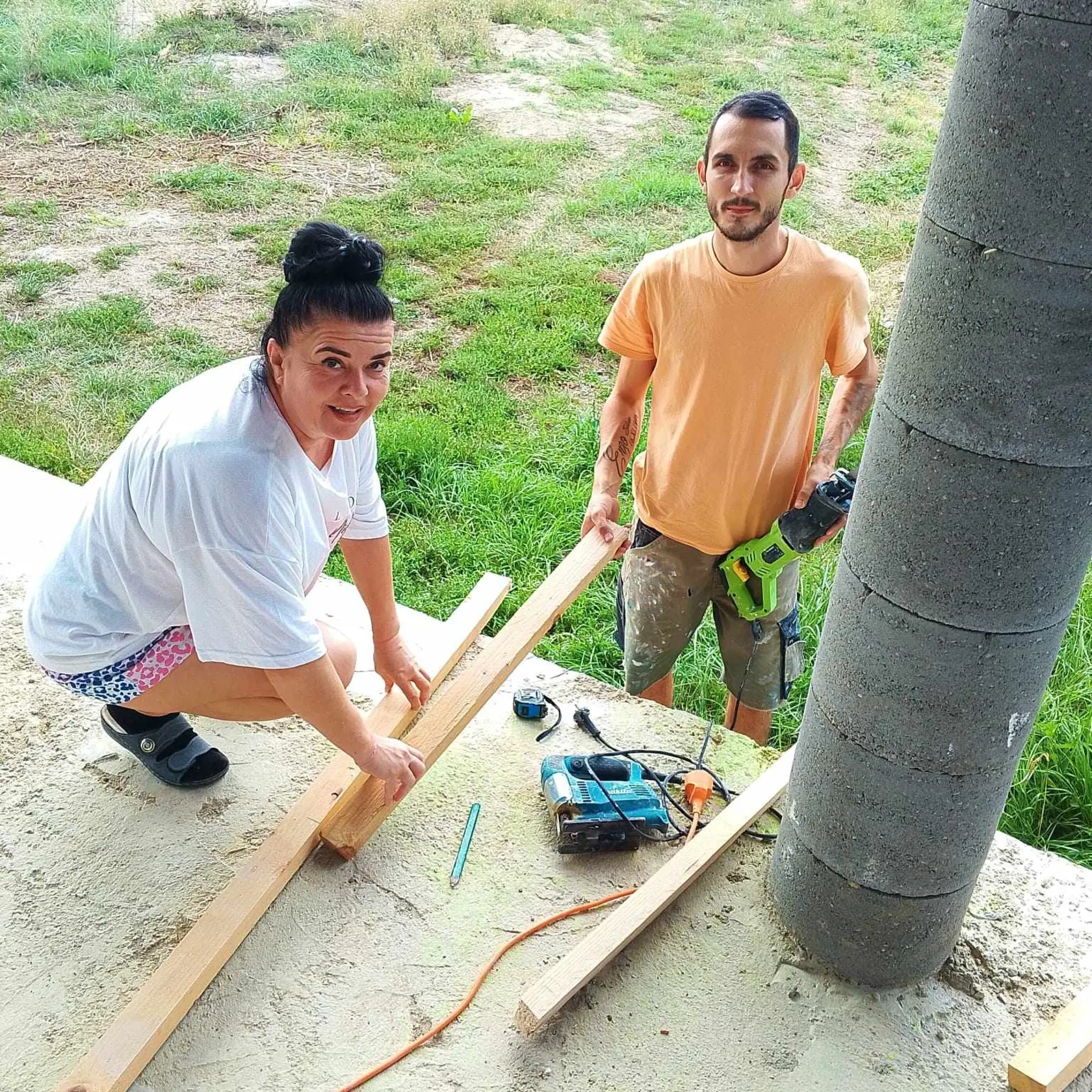 Jadranka sa nielenže s radosťou zapája do manuálnych prác, ale dôležité sú pre ňu hlavne detaily. „Najviac ma baví interiérový dizajn a finálne úpravy. Nemám problém chytiť sa do hocijakej práce. Moja sestra žije v Austrálii a vyštudovala architektúru na Slovensku. Asi to máme v rodine,“ prezrádza speváčka s úsmevom.