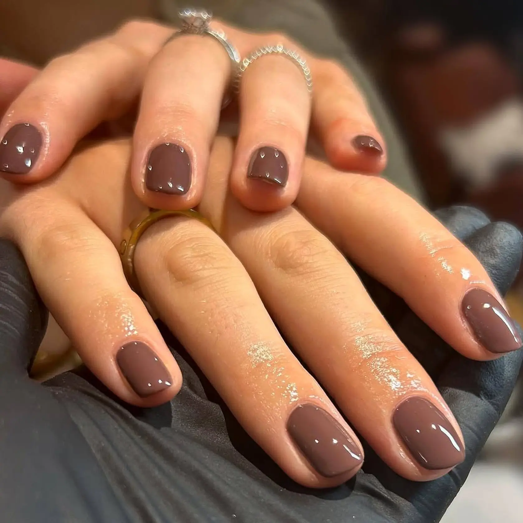 Mocha Mousse manikúra od @thenailtechorg