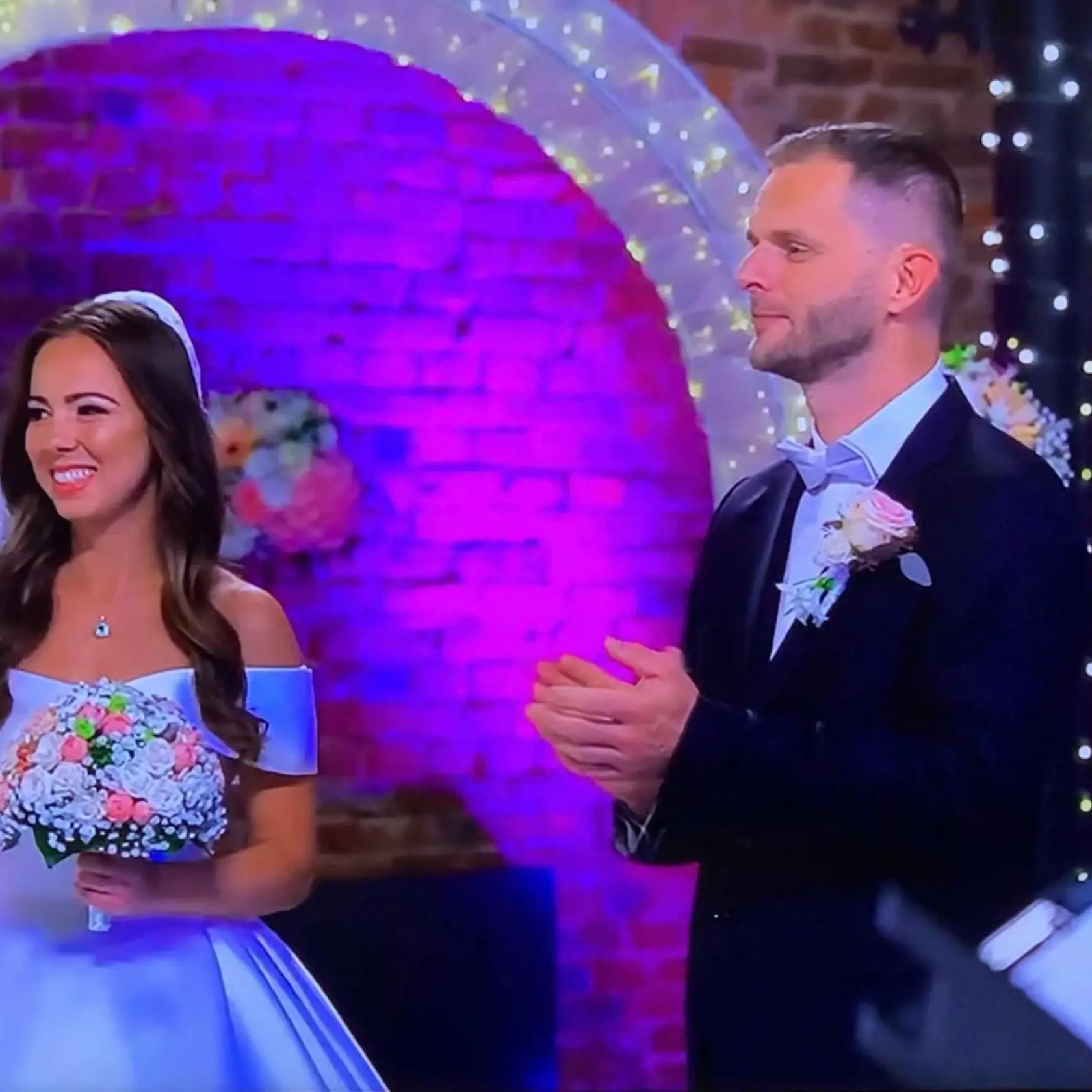 Ženích Michal sa pri pohľade na nevestu netváril príliš nadšene.